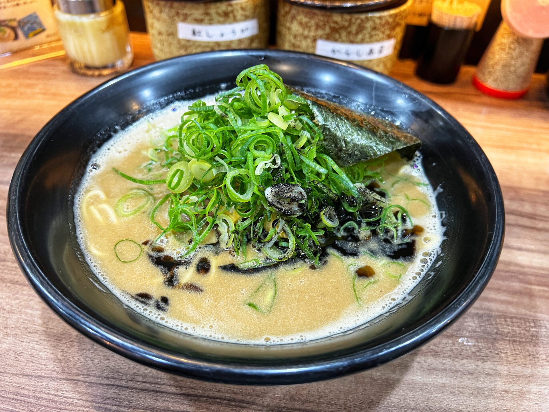 所沢市「特製ラーメン はせがわ」深夜までやってるあっさりでもド濃厚な九条ねぎラーメン