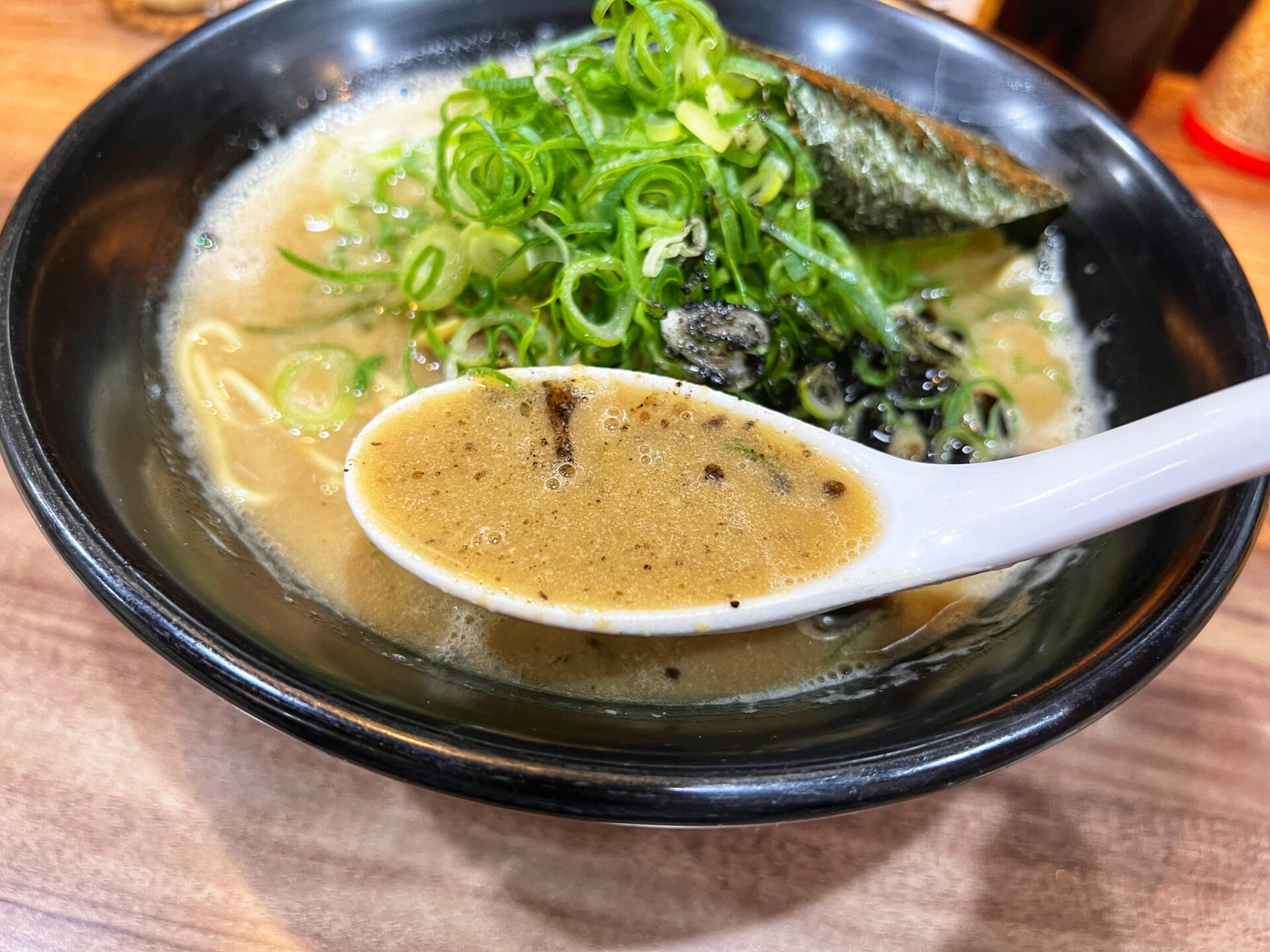 所沢市「特製ラーメン はせがわ」深夜までやってるあっさりでもド濃厚な九条ねぎラーメン