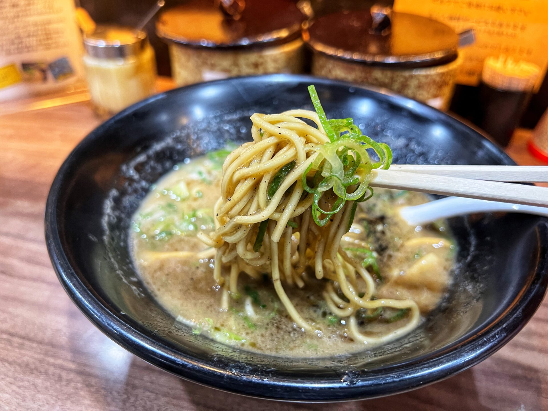 所沢市「特製ラーメン はせがわ」深夜までやってるあっさりでもド濃厚な九条ねぎラーメン