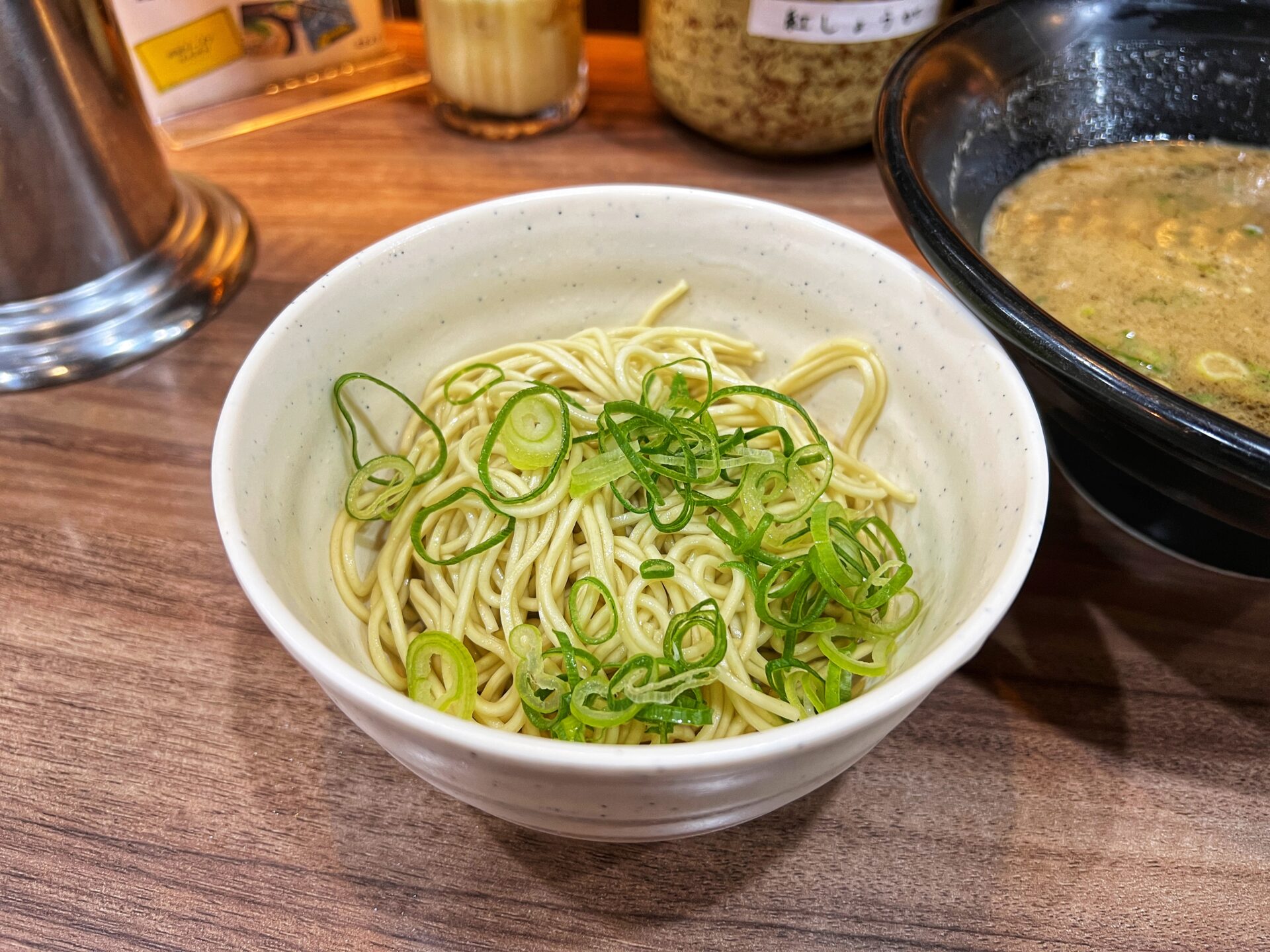 所沢市「特製ラーメン はせがわ」深夜までやってるあっさりでもド濃厚な九条ねぎラーメン