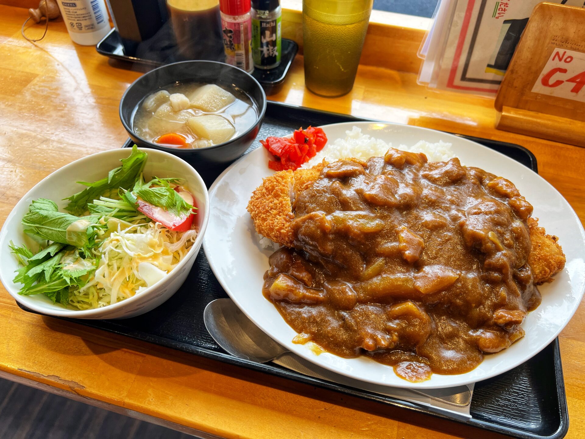 さいたま市緑区「ぶた丼とパンのお店 バン ブー」ランチは満席必至！人気店のジャンボカツカレー