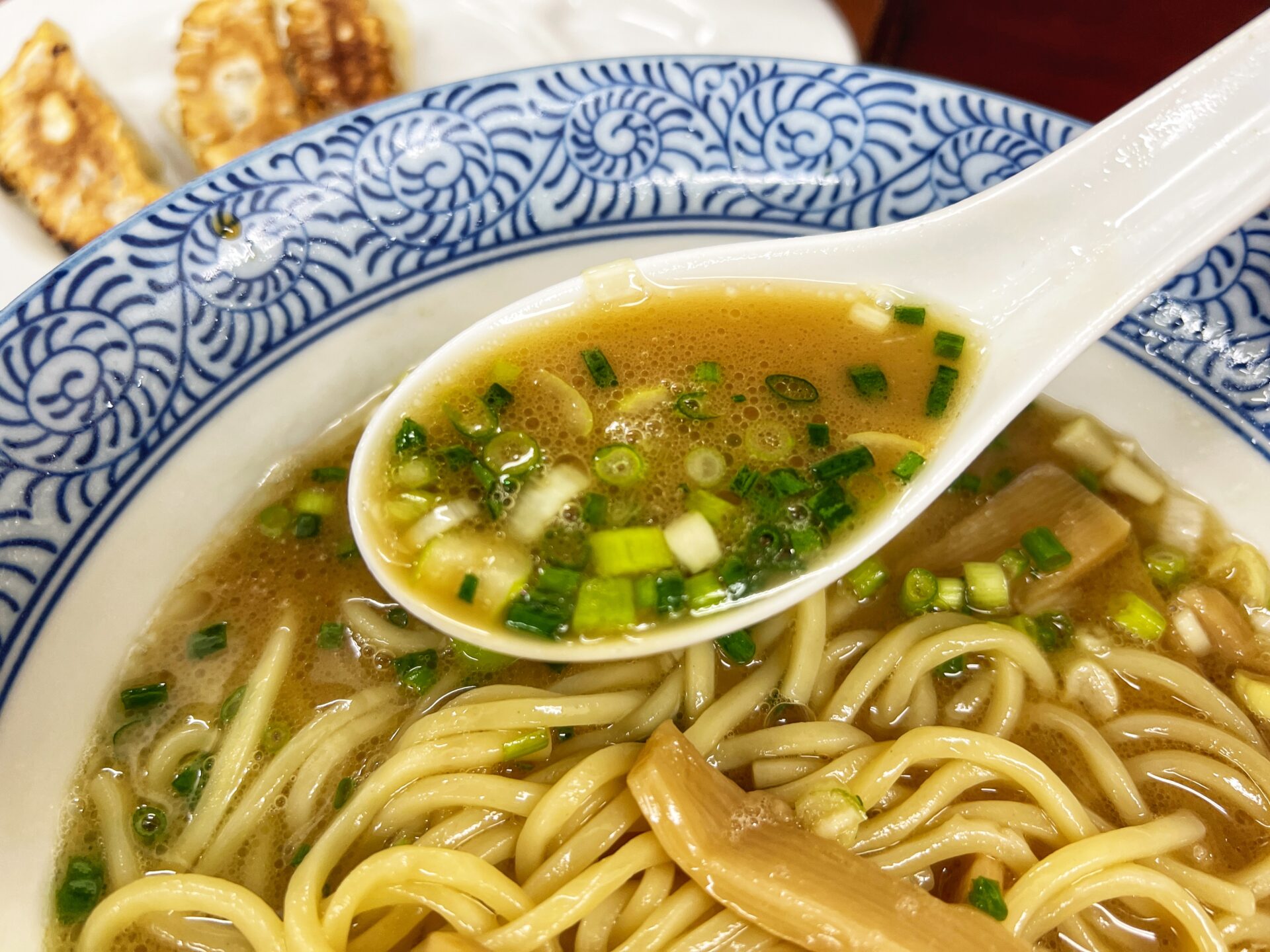 川越市「中華食堂大門 川越本店」倉庫にしか見えない看板のないラーメン屋さん