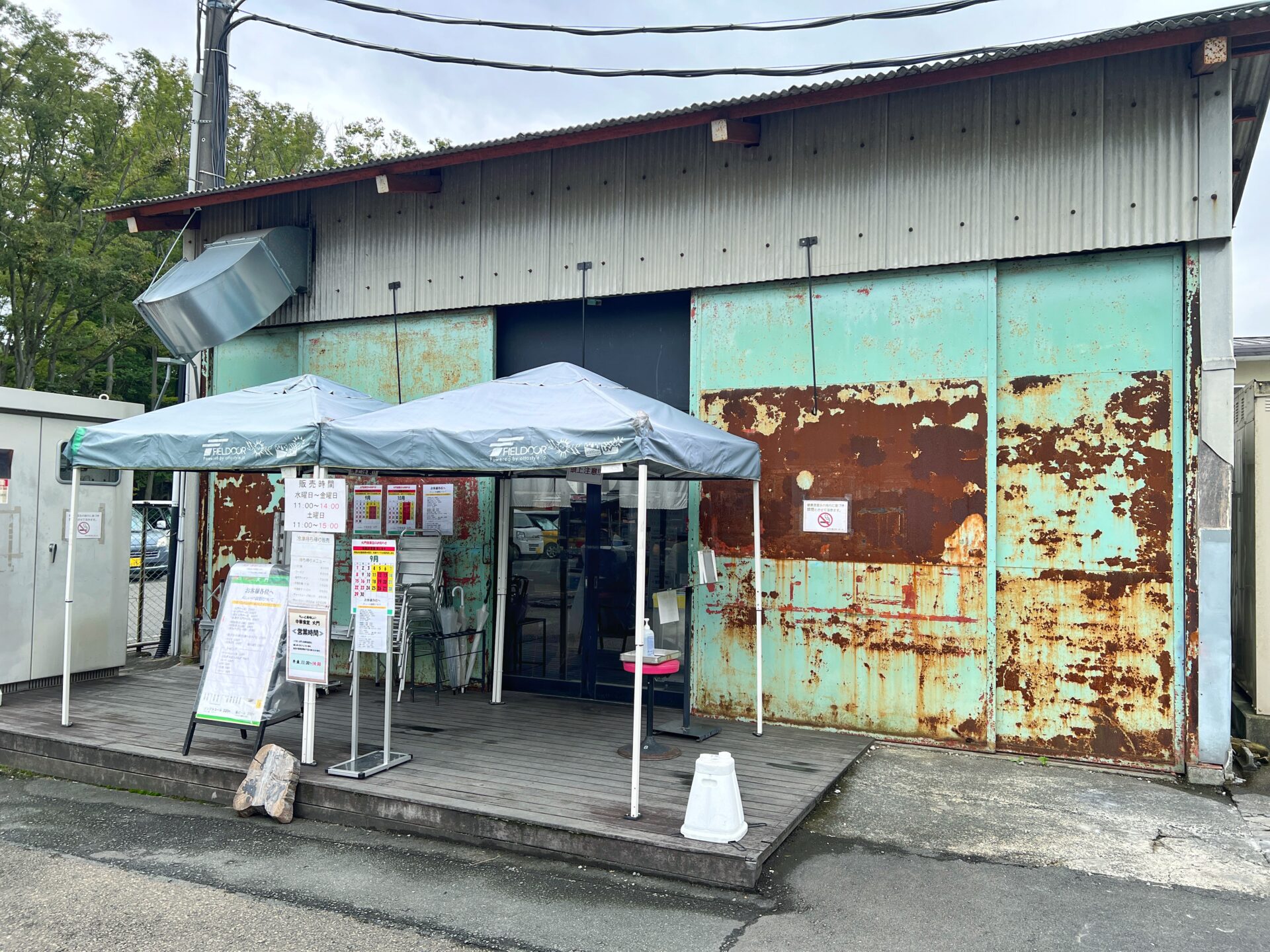 川越市「中華食堂大門 川越本店」倉庫にしか見えない看板のないラーメン屋さん