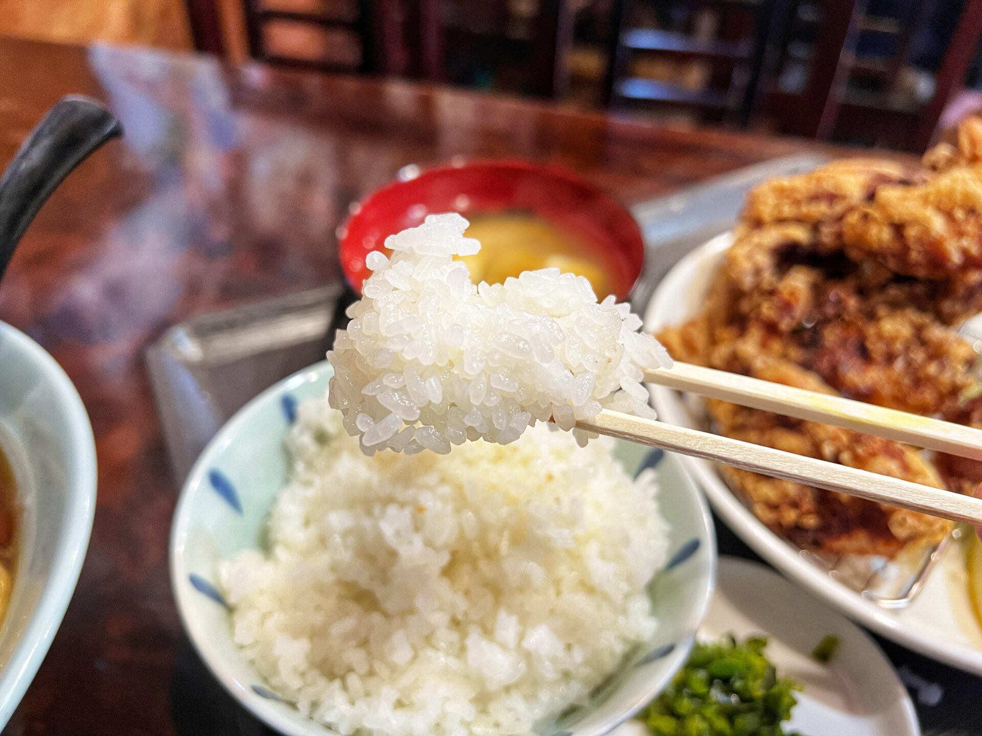 滑川町「古民家 やま小屋らーめん」から揚げ爆盛り定食！薪で炊いた銀シャリが最高です