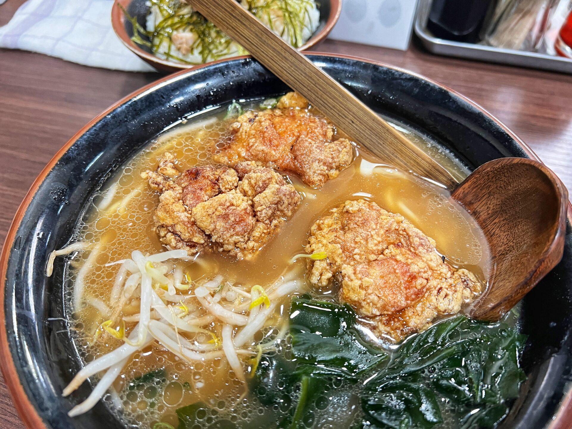 坂戸市「ラーメンショップとさっ子」ラーショなのに定食が大人気なお店のからあげラーメン