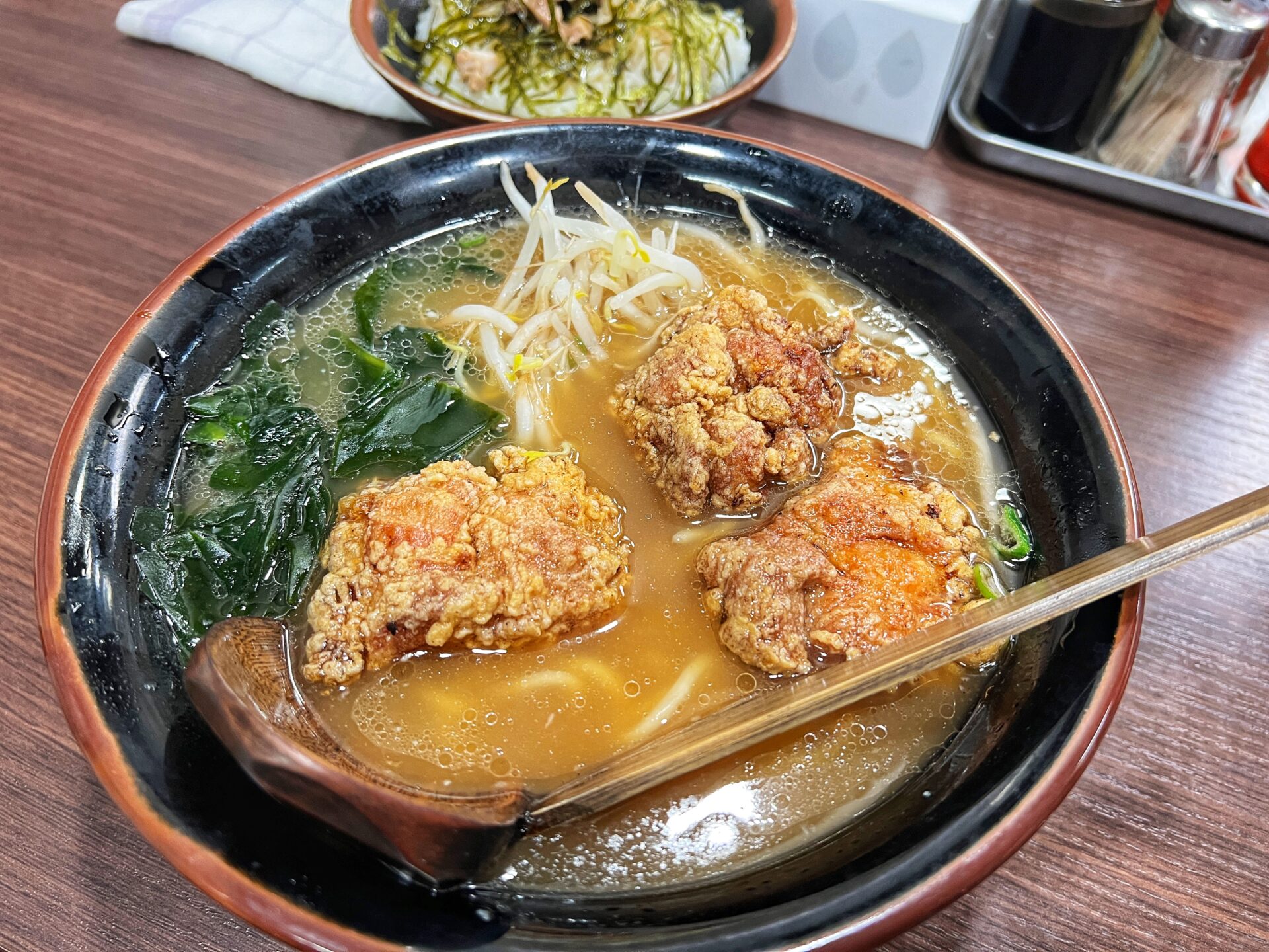 坂戸市「ラーメンショップとさっ子」ラーショなのに定食が大人気なお店のからあげラーメン