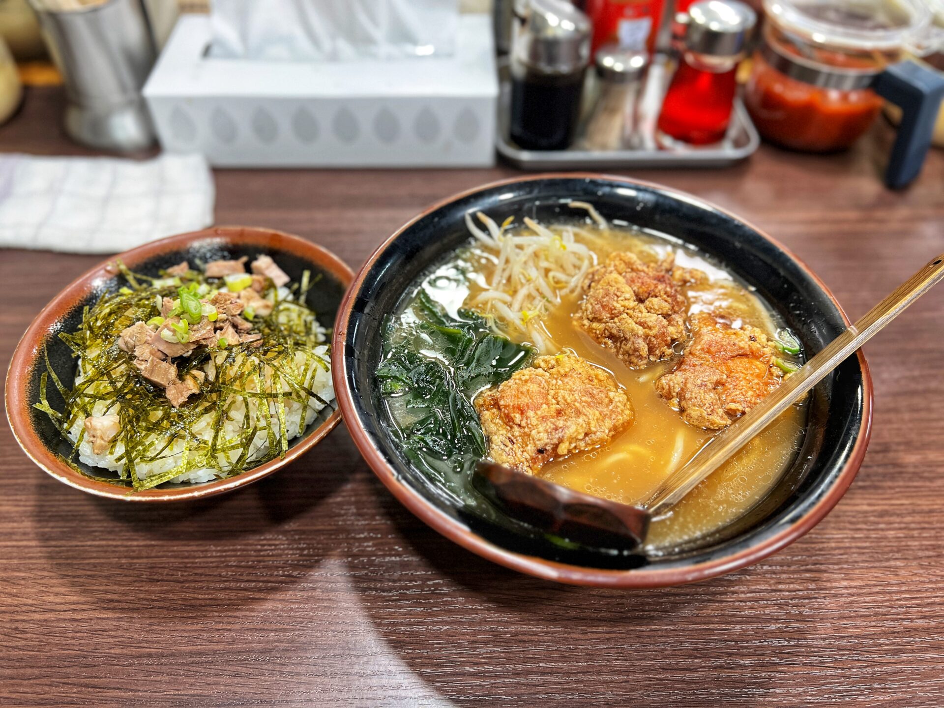 坂戸市「ラーメンショップとさっ子」ラーショなのに定食が大人気なお店のからあげラーメン