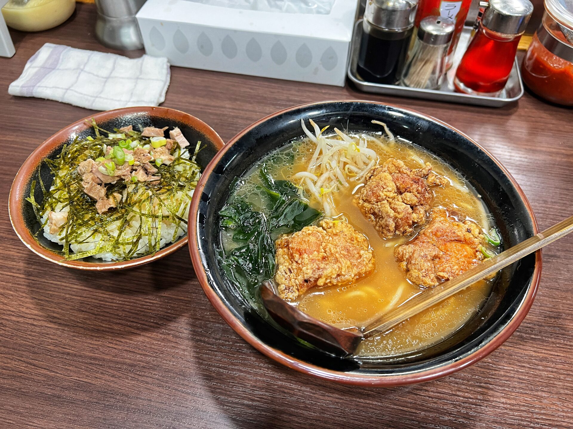 坂戸市「ラーメンショップとさっ子」ラーショなのに定食が大人気なお店のからあげラーメン