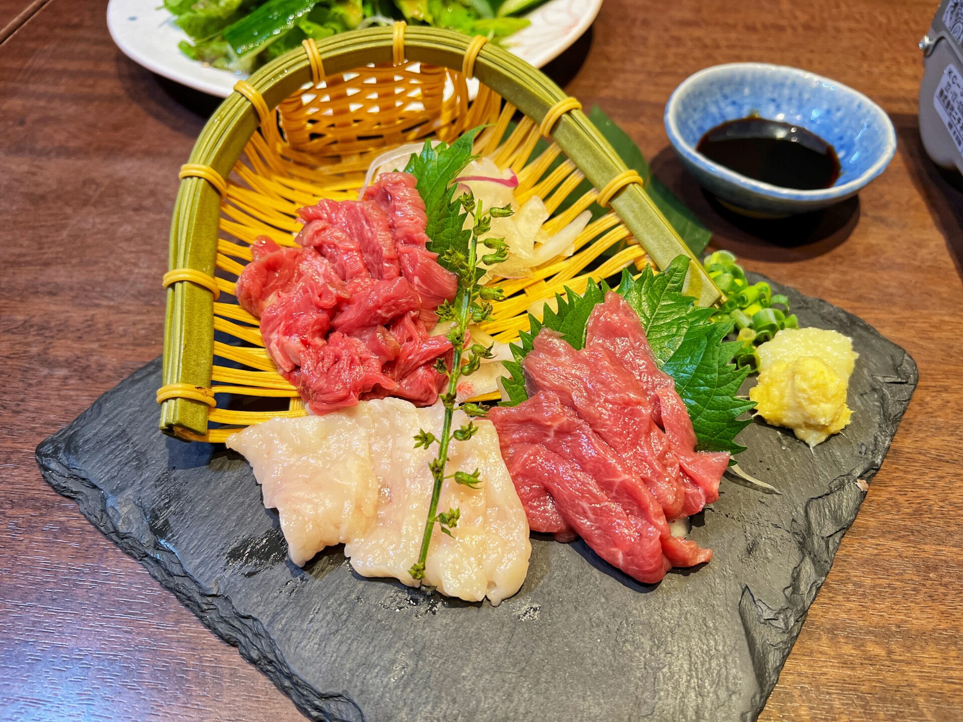 朝霞市「忍家」冬はコレ！牡蠣鍋＆巨大な明太子まるごと和牛もつ鍋と出汁巻きいくら重