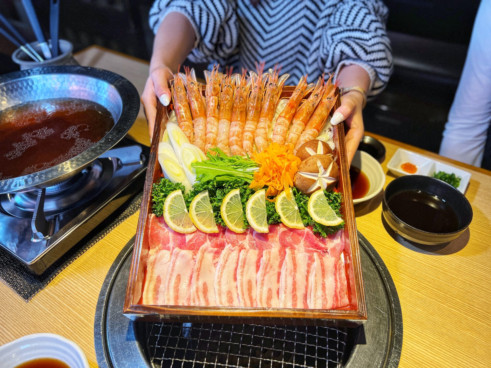 吉川市「和牛焼肉 土門」冬に食べたい！生海老と松坂ポークのしゃぶしゃぶがスタート