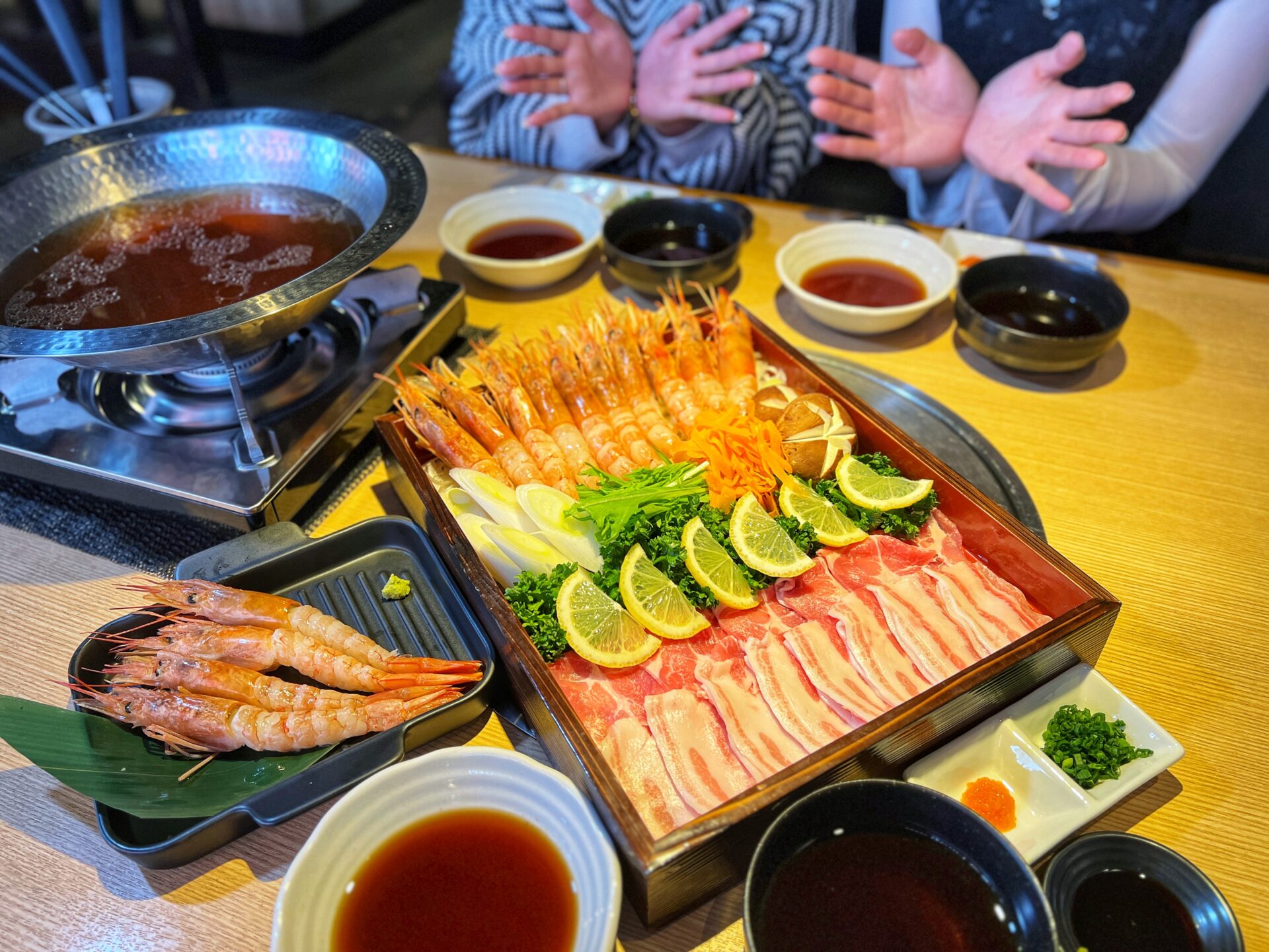 吉川市「和牛焼肉 土門」冬に食べたい！生海老と松坂ポークのしゃぶしゃぶがスタート