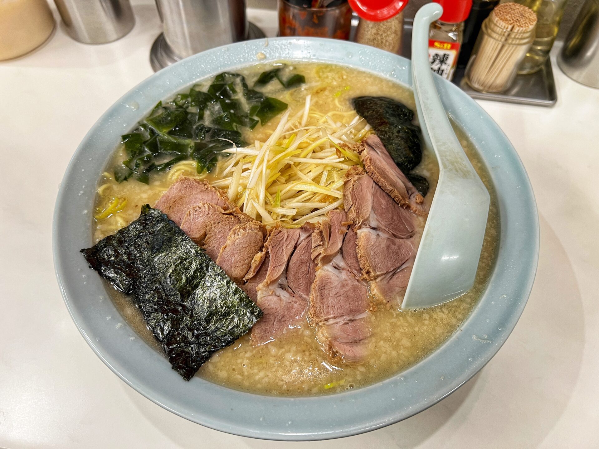 川口市「とんとんラーメン」国道122号線沿いで大人気のネギチャーシューメンを食べてきた