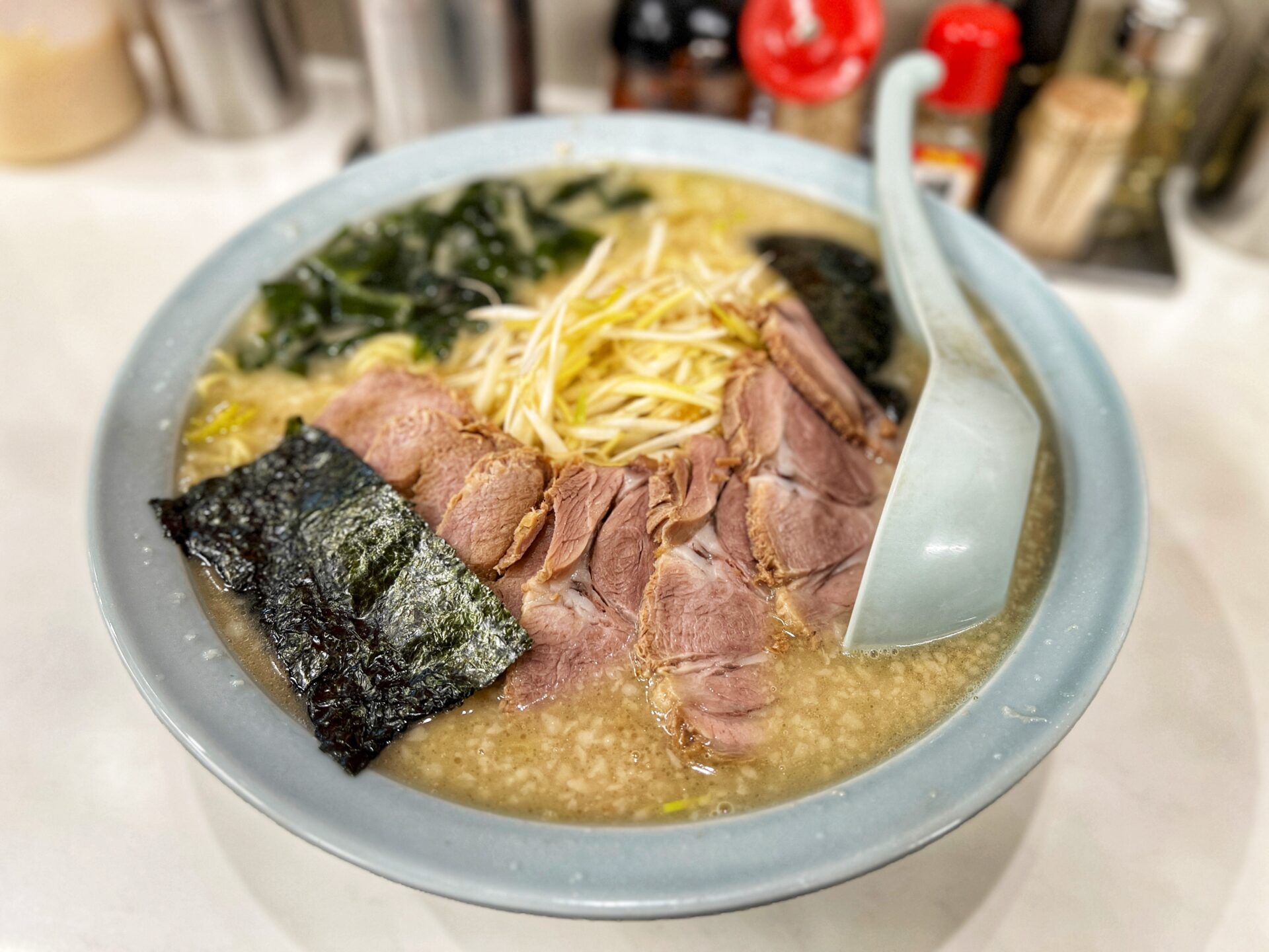 川口市「とんとんラーメン」国道122号線沿いで大人気のネギチャーシューメンを食べてきた