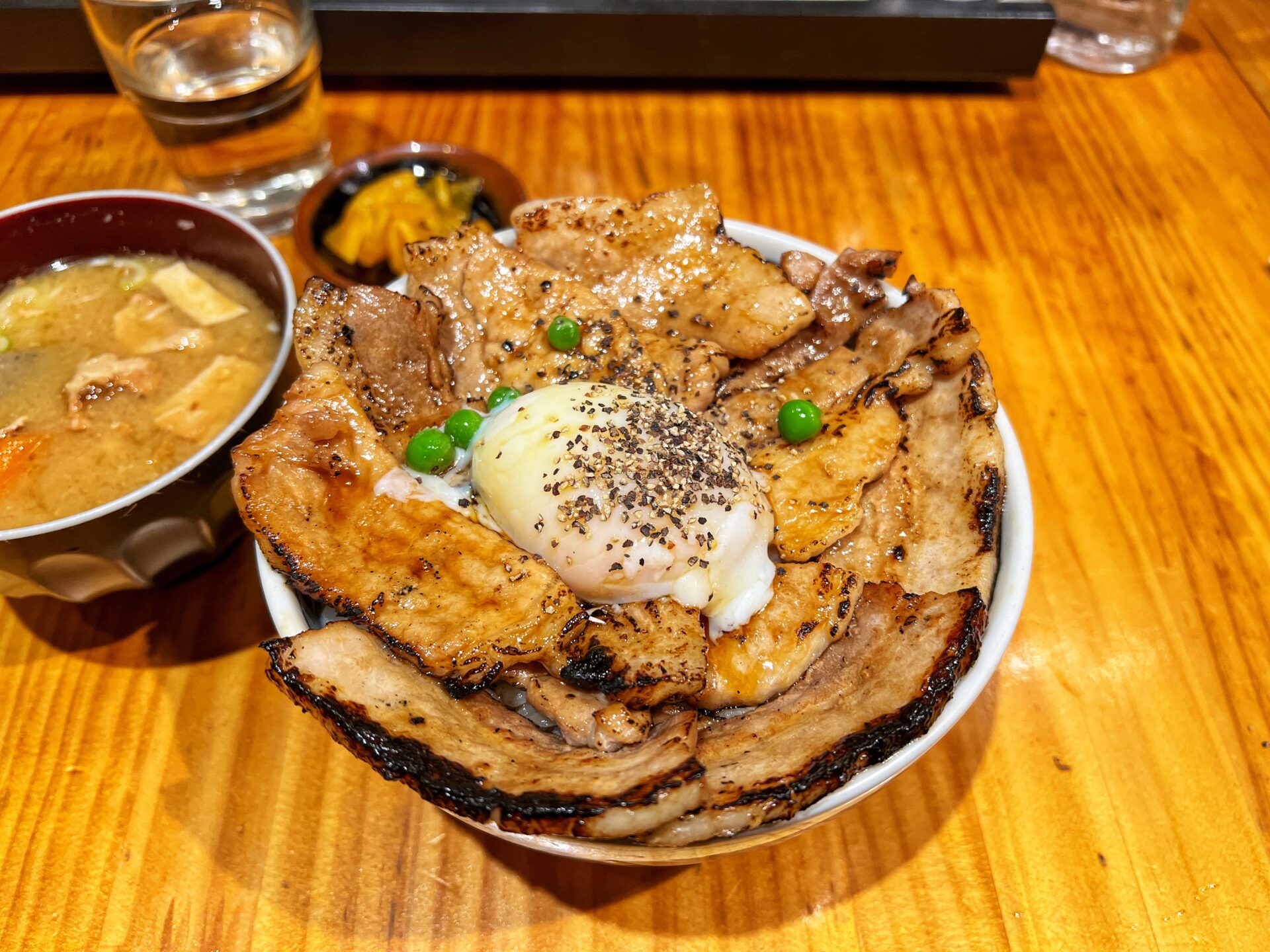 春日部市「十勝亭」ローストバラの二刀流！味わえるミックスを大盛りで食べてきた