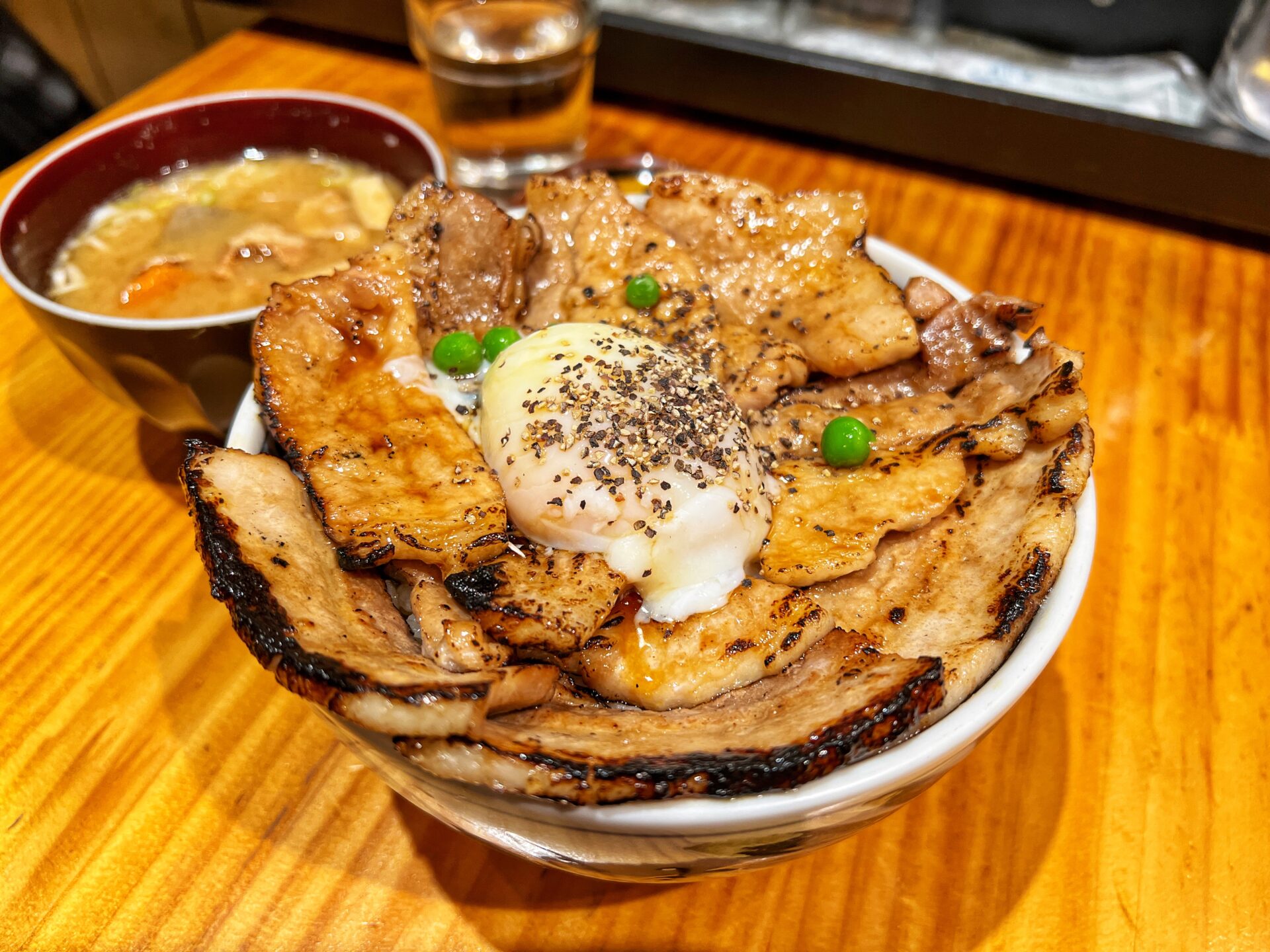 春日部市「十勝亭」ローストバラの二刀流！味わえるミックスを大盛りで食べてきた