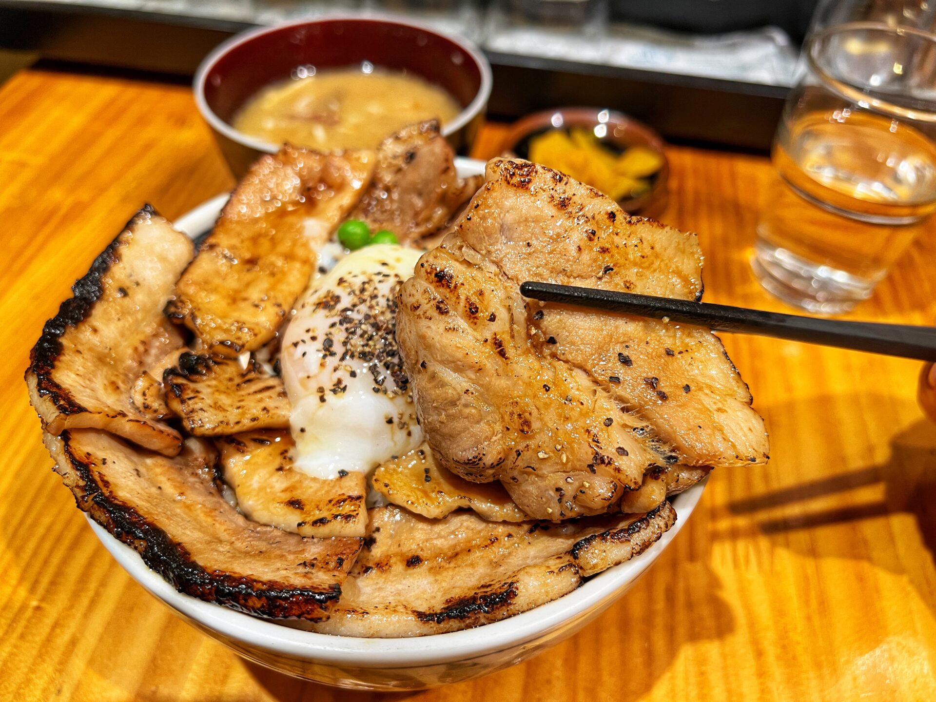 春日部市「十勝亭」ローストバラの二刀流！味わえるミックスを大盛りで食べてきた