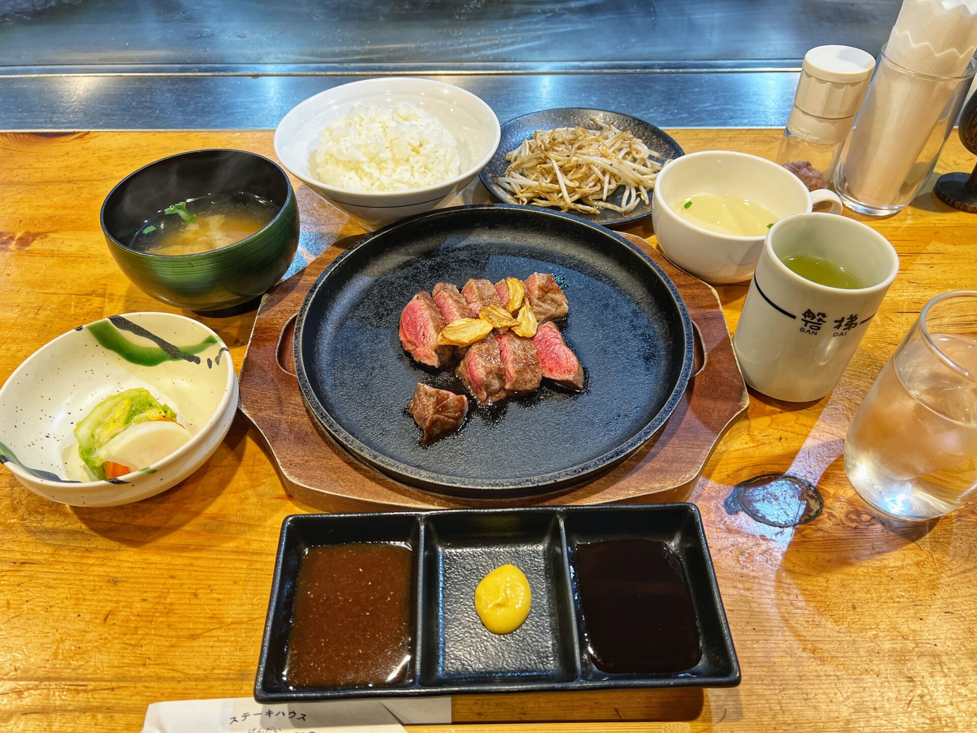 川越市「ステーキハウス磐梯2号店」駅チカ1100円コスパがすごい老舗鉄板ステーキランチ