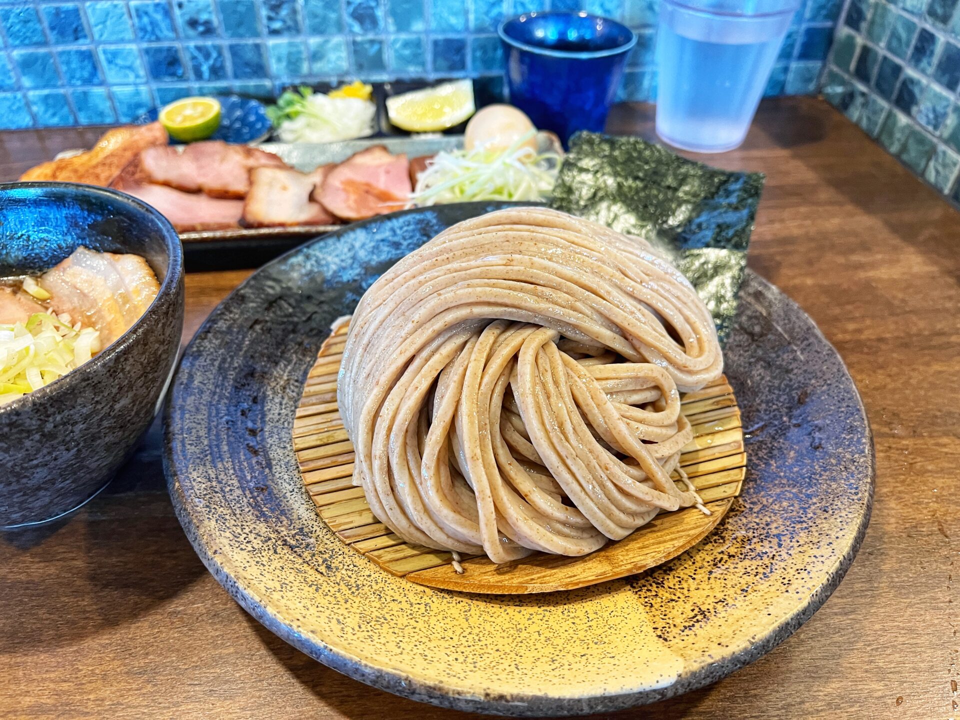 久喜市「麺屋みつば＋クローバー」自家製麺が美味すぎるチャーシューも絶品のつけ麺