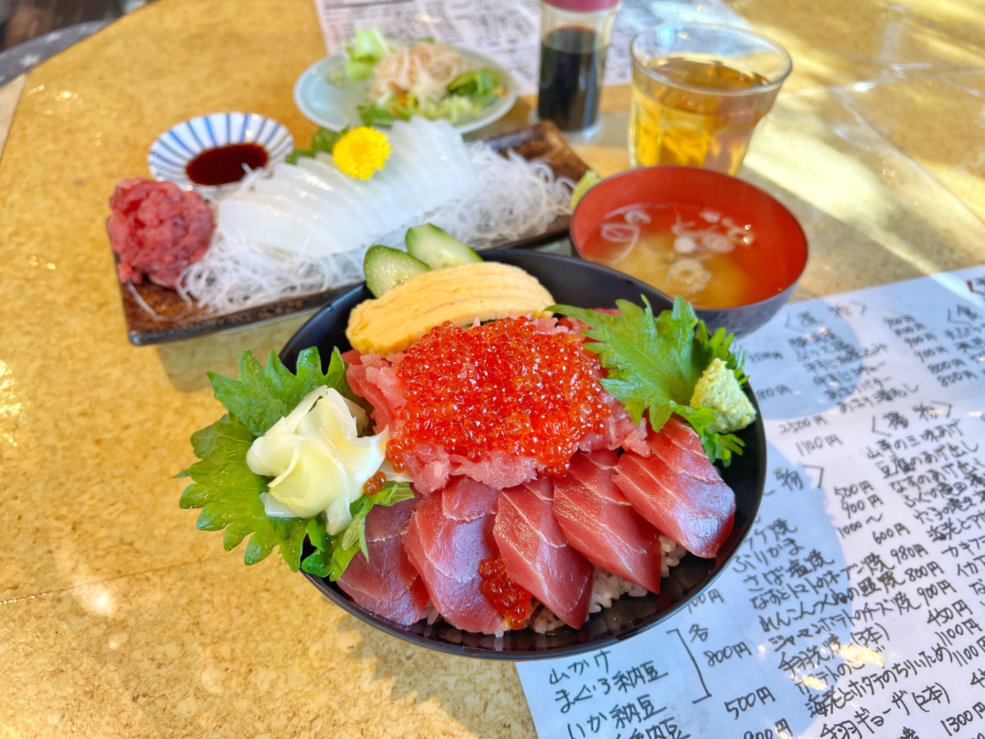 蓮田市「舌笑屋」イクラたっぷりのまぐろ丼とそでいか刺し海鮮ランチ