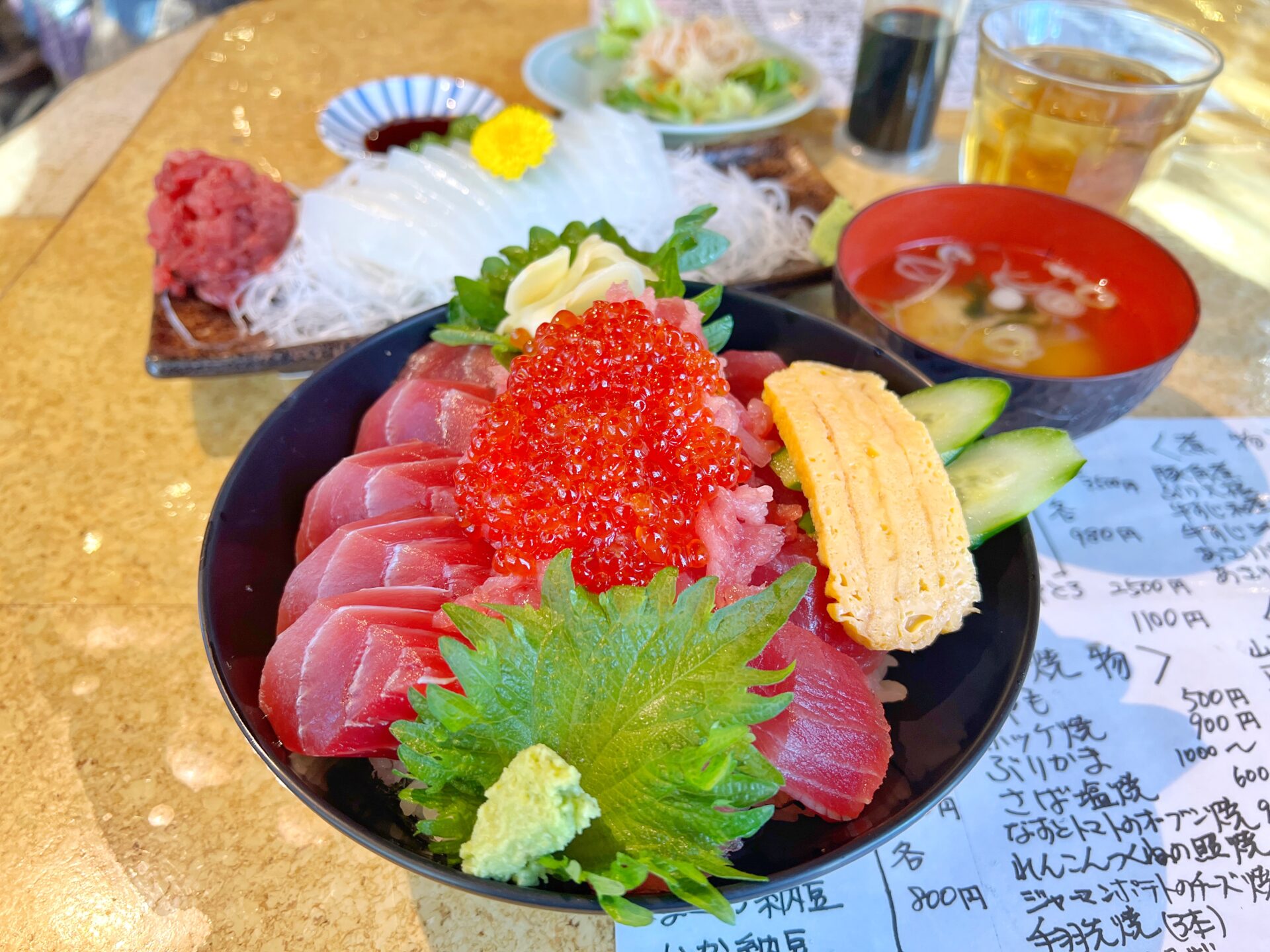 蓮田市「舌笑屋」イクラたっぷりのまぐろ丼とそでいか刺し海鮮ランチ