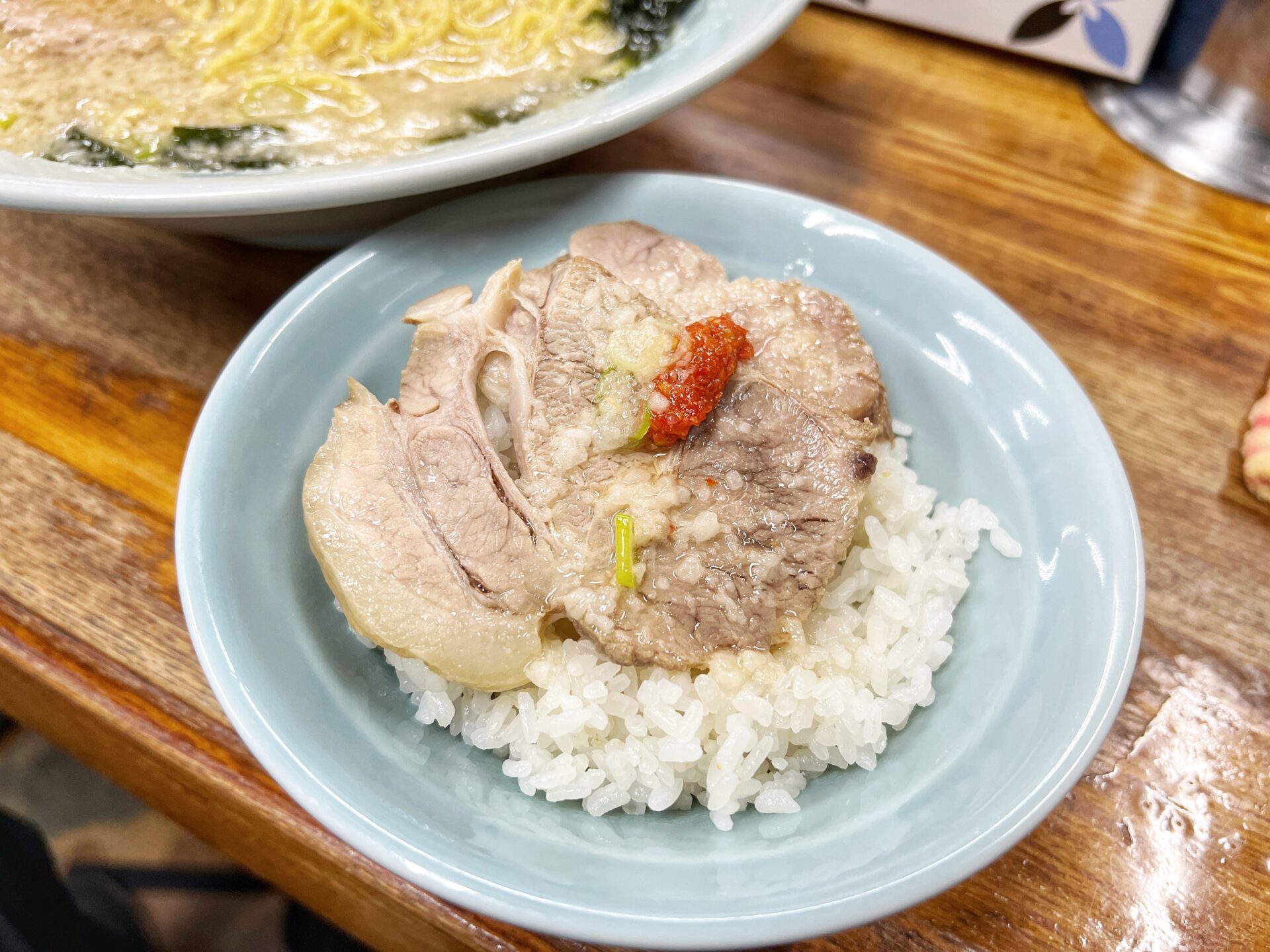 川口市「ラーメンHOUSE リュウビ」がっつり深夜3時まで啜れる背脂無双のラーメン