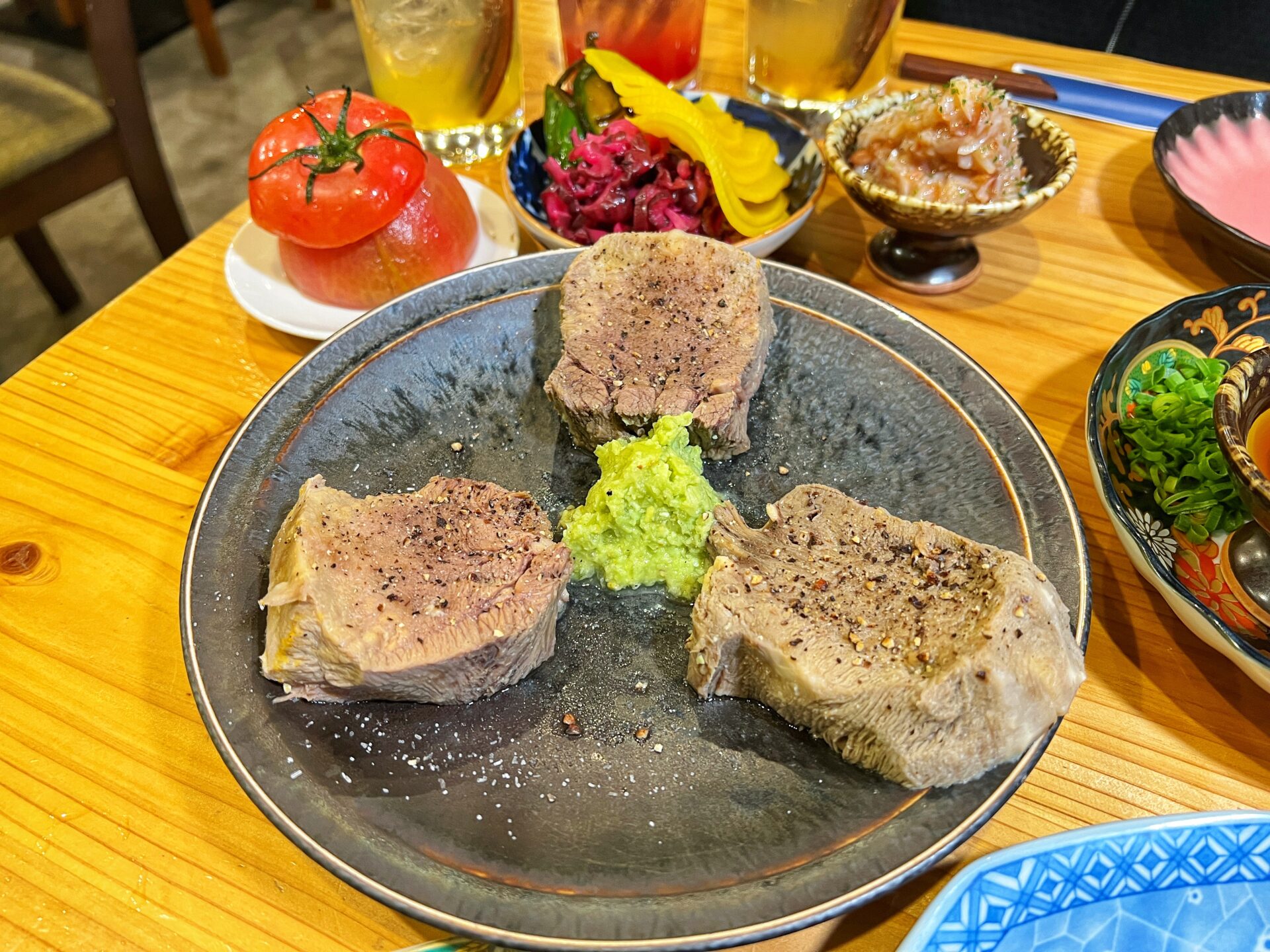 川越市「酒場 サワマル」箸で切れる絶品茹で牛タン！お洒落でグラスも可愛い飯ウマ居酒屋