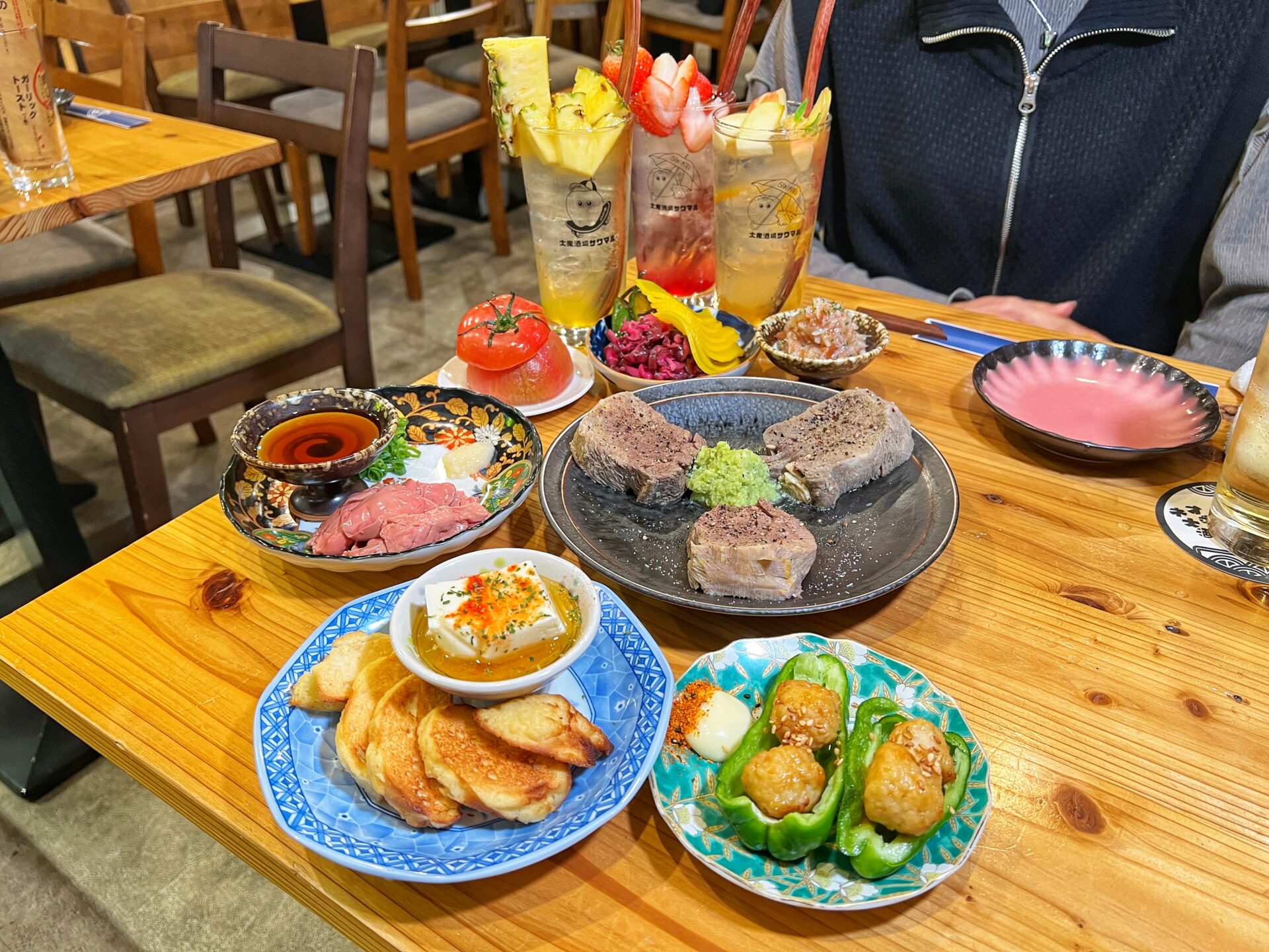 川越市「酒場 サワマル」箸で切れる絶品茹で牛タン！お洒落でグラスも可愛い飯ウマ居酒屋