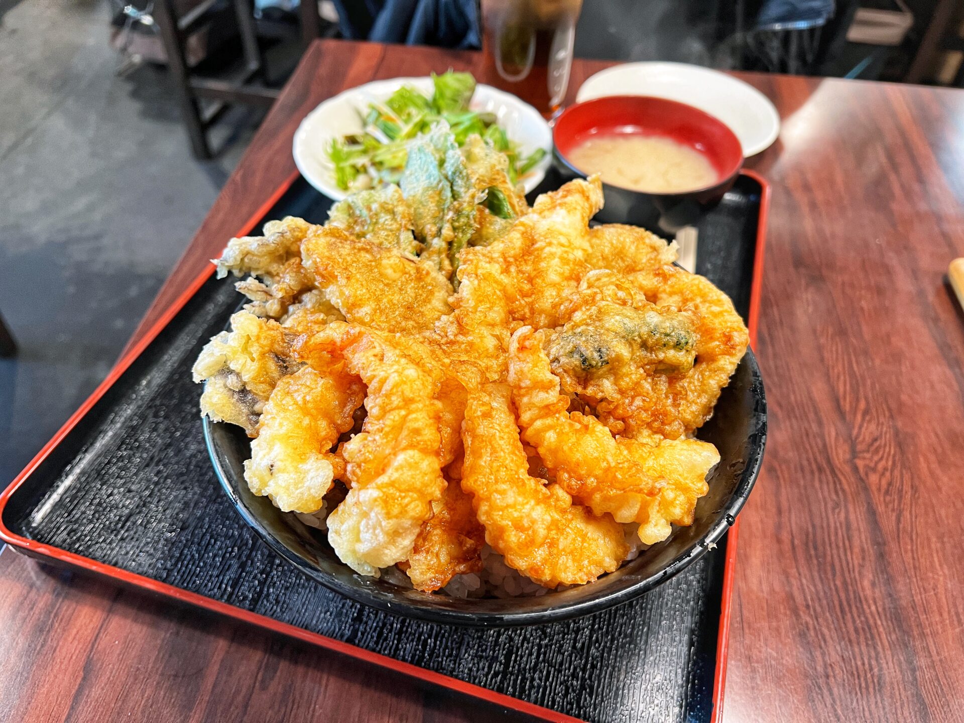 和光市「大衆酒場 朝霞 ミフネ」大人気ランチ！爆量で1000円のデカ盛り天丼定食