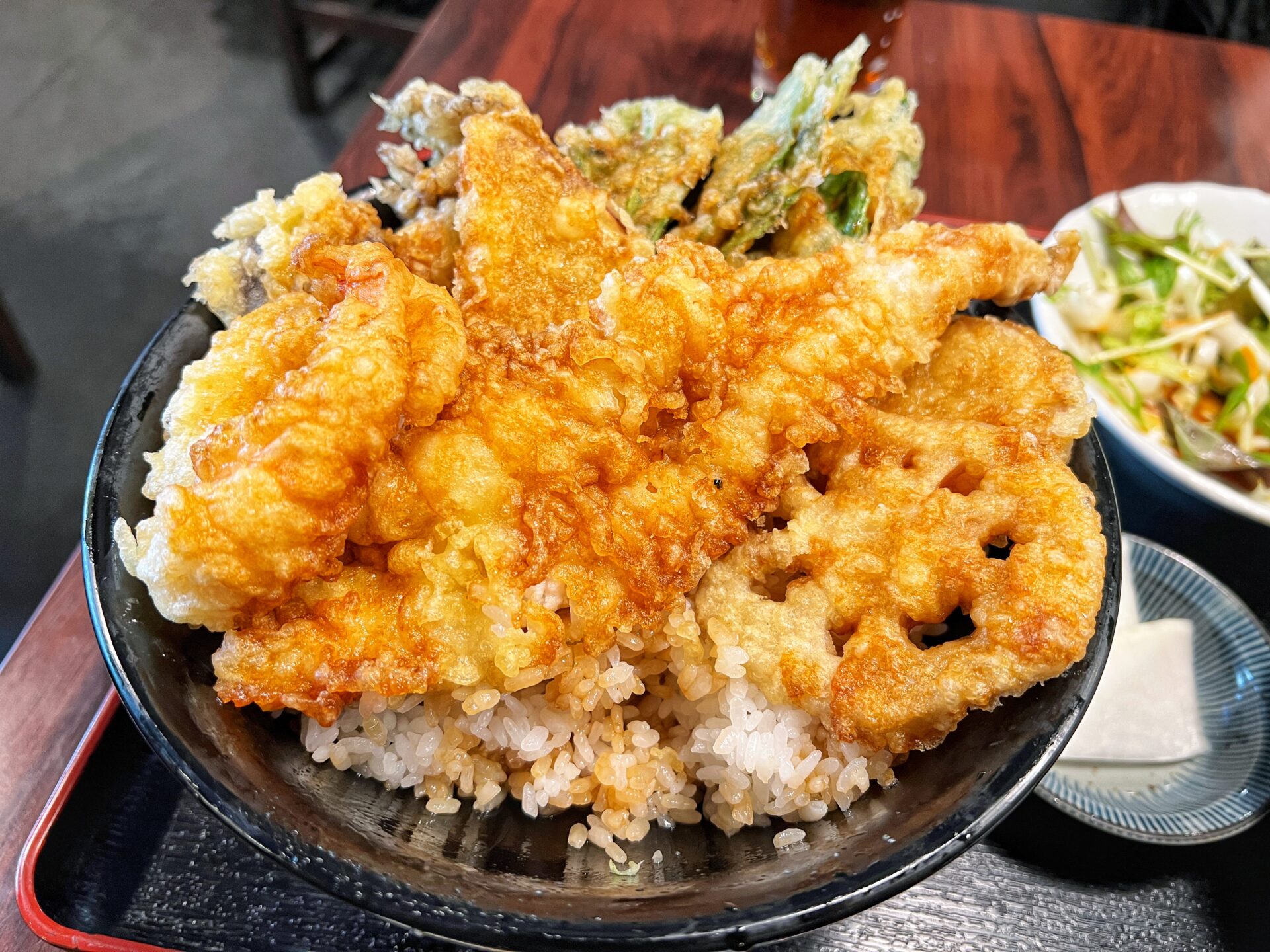 和光市「大衆酒場 朝霞 ミフネ」大人気ランチ！爆量で1000円のデカ盛り天丼定食