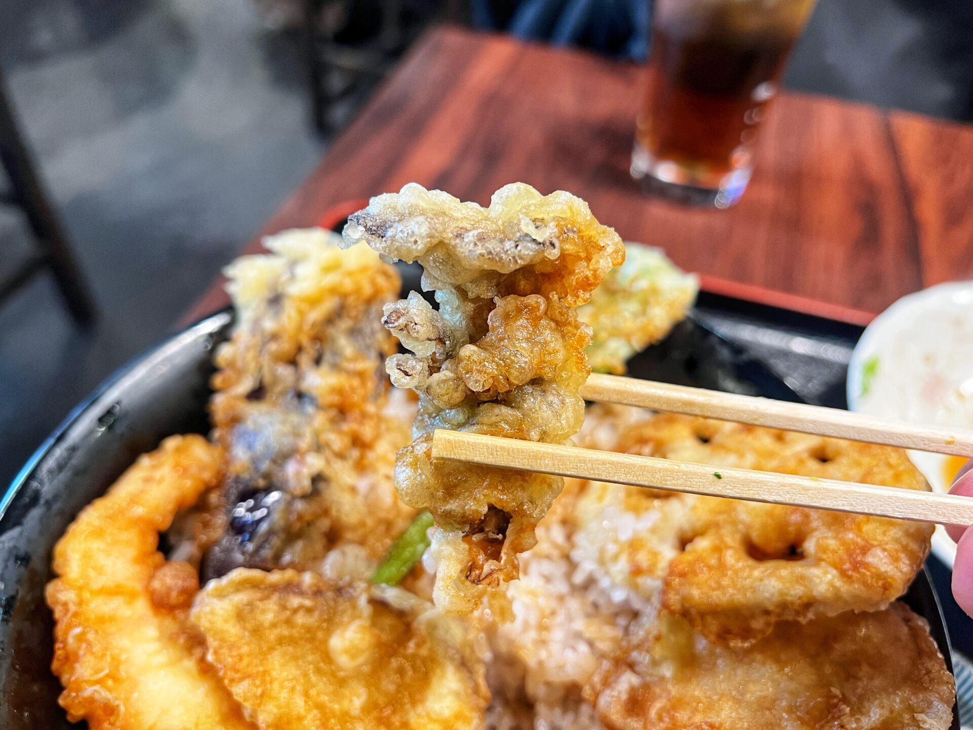 和光市「大衆酒場 朝霞 ミフネ」大人気ランチ！爆量で1000円のデカ盛り天丼定食