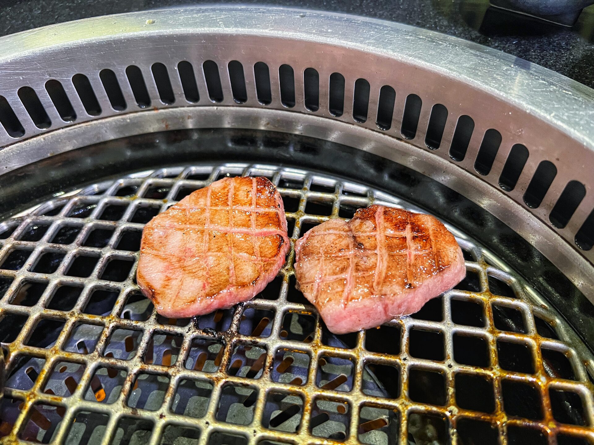 さいたま市大宮区「焼肉喰心」黒毛和牛の雌牛に牛タンが絶品！百名店連続選出の隠れ家焼肉