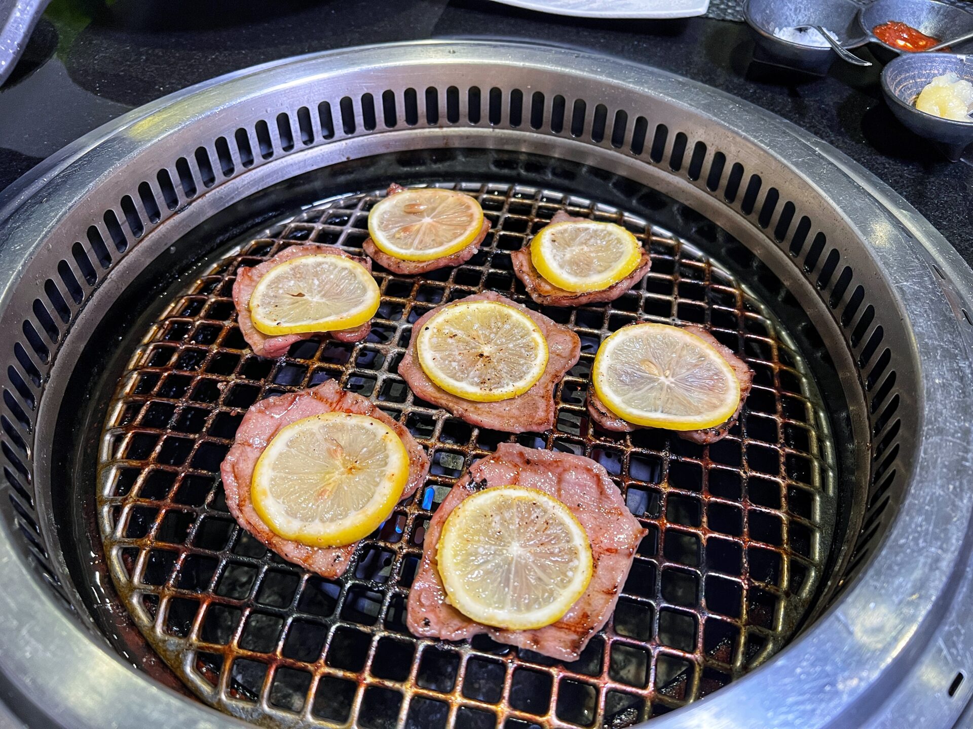 さいたま市大宮区「焼肉喰心」黒毛和牛の雌牛に牛タンが絶品！百名店連続選出の隠れ家焼肉