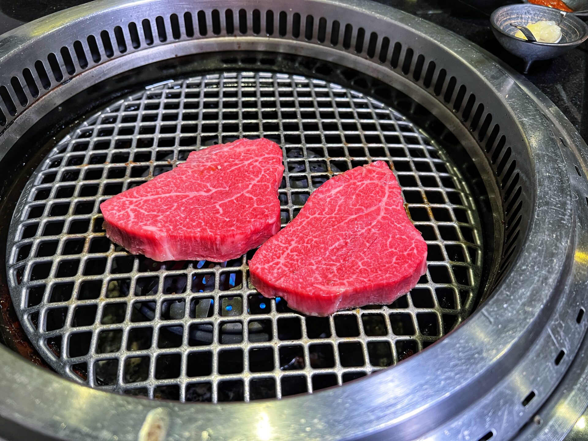 さいたま市大宮区「焼肉喰心」黒毛和牛の雌牛に牛タンが絶品！百名店連続選出の隠れ家焼肉