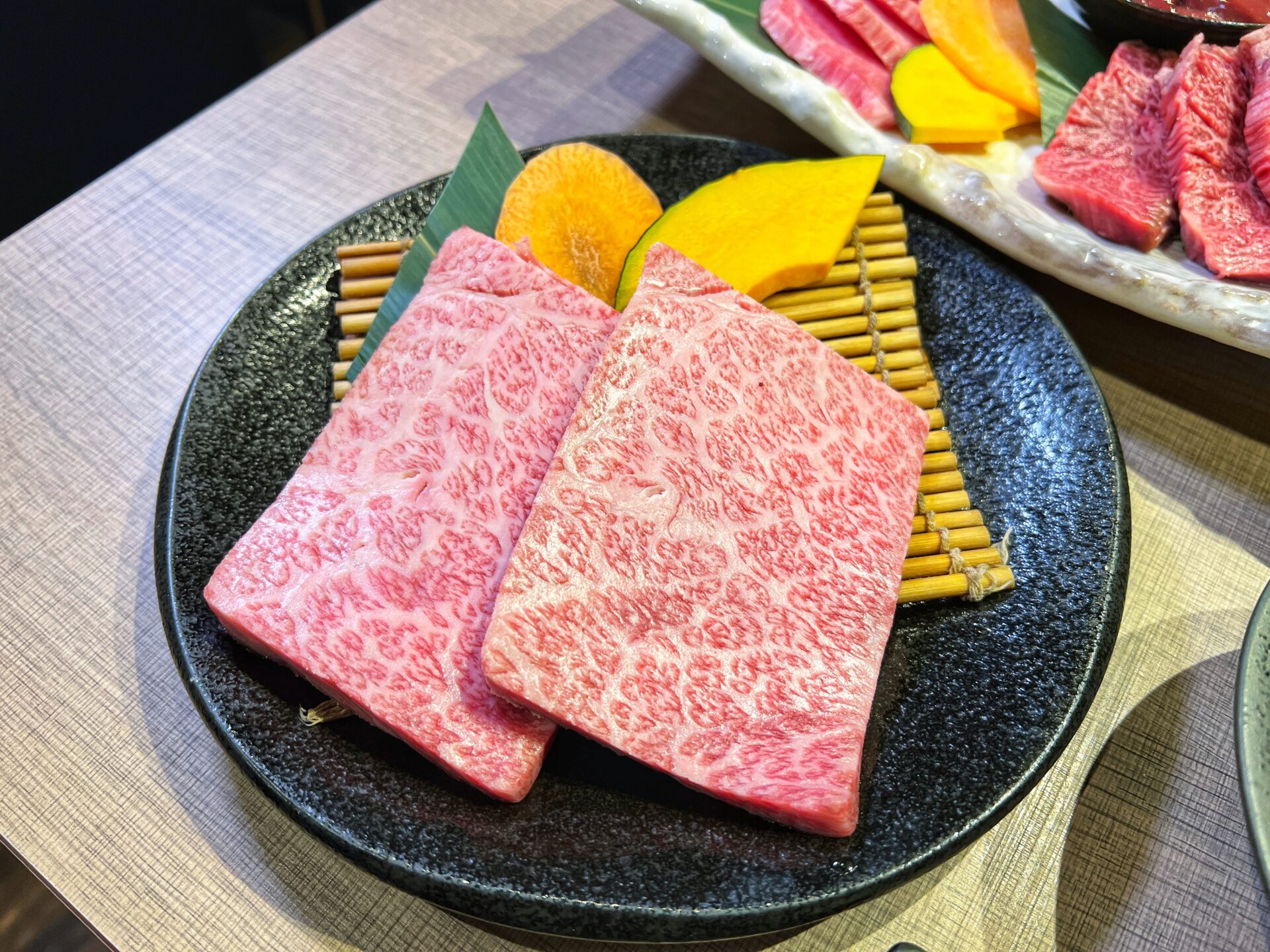 草加市「炭火焼肉 和 松原団地店」生タンの極厚牛タンと和牛の大トロで贅沢焼肉