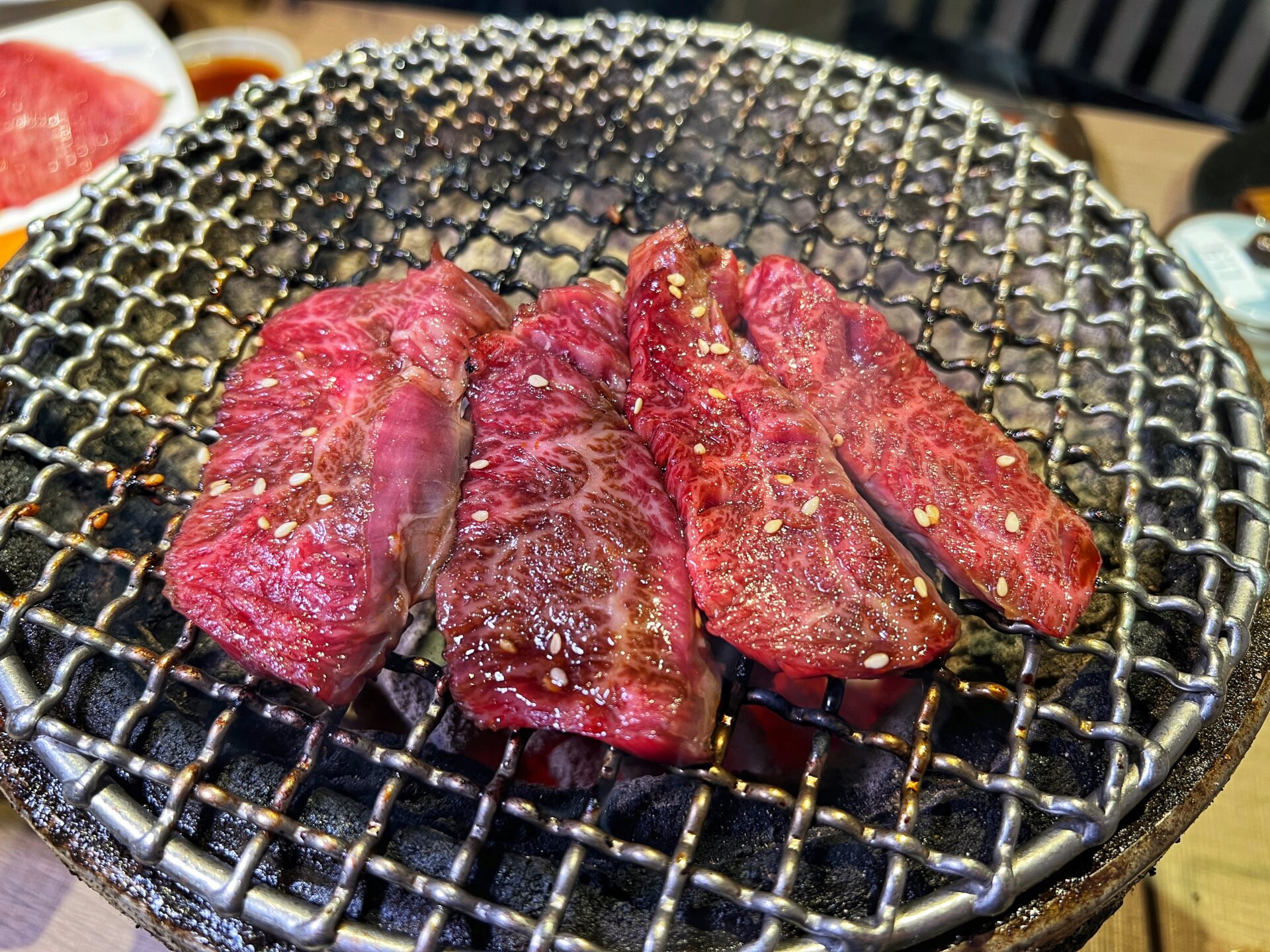 草加市「炭火焼肉 和 松原団地店」生タンの極厚牛タンと和牛の大トロで贅沢焼肉