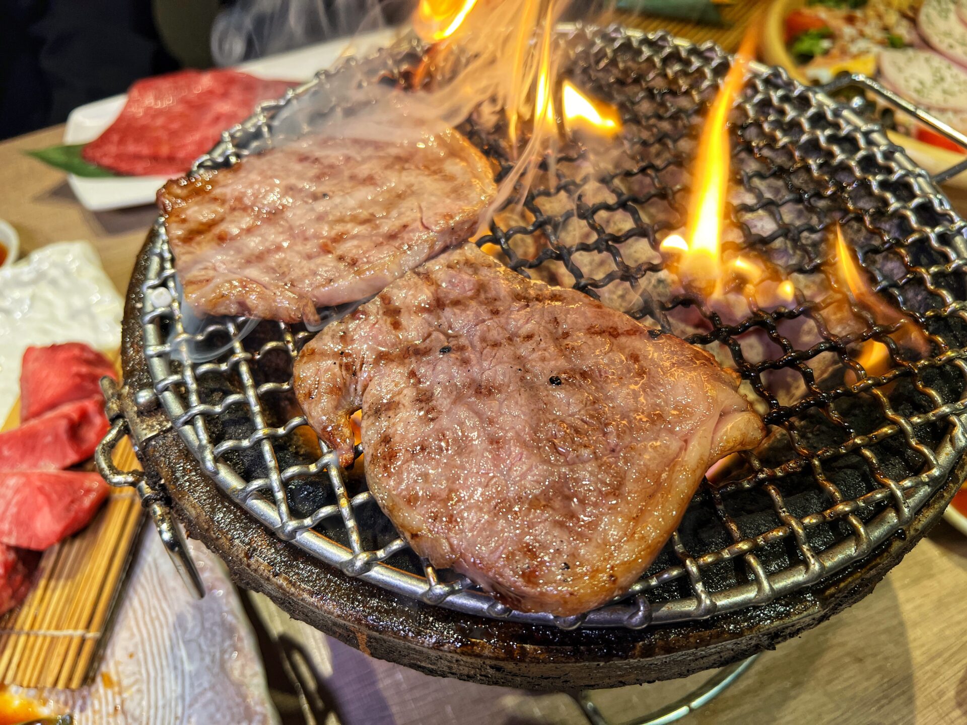 草加市「炭火焼肉 和 松原団地店」生タンの極厚牛タンと和牛の大トロで贅沢焼肉