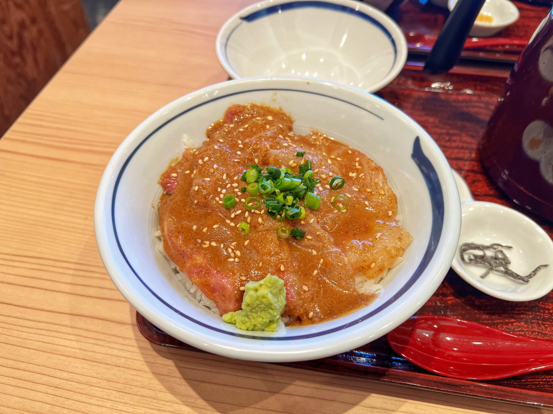 久喜市「築地食堂源ちゃん モラージュ菖蒲店」3つ選べる海鮮丼に大人のドリンク190円の店