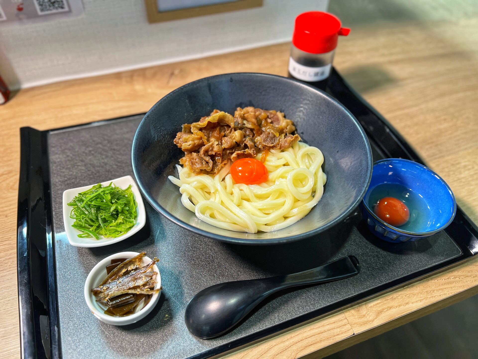 越谷市「ホルモンうどん大袋出陣」全粒粉入り自家製麺の黒毛和牛辛ホルモンうどんの新店