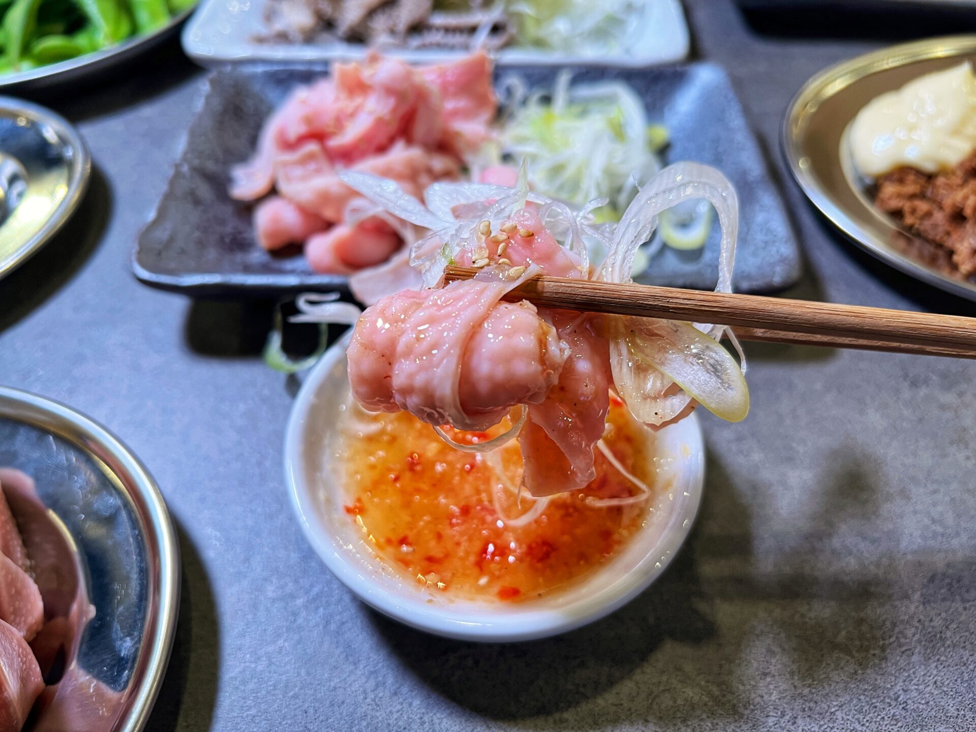 越谷市「ホルモンまめちゃん」昼飲みもできるペット可なホルモン焼肉の新店