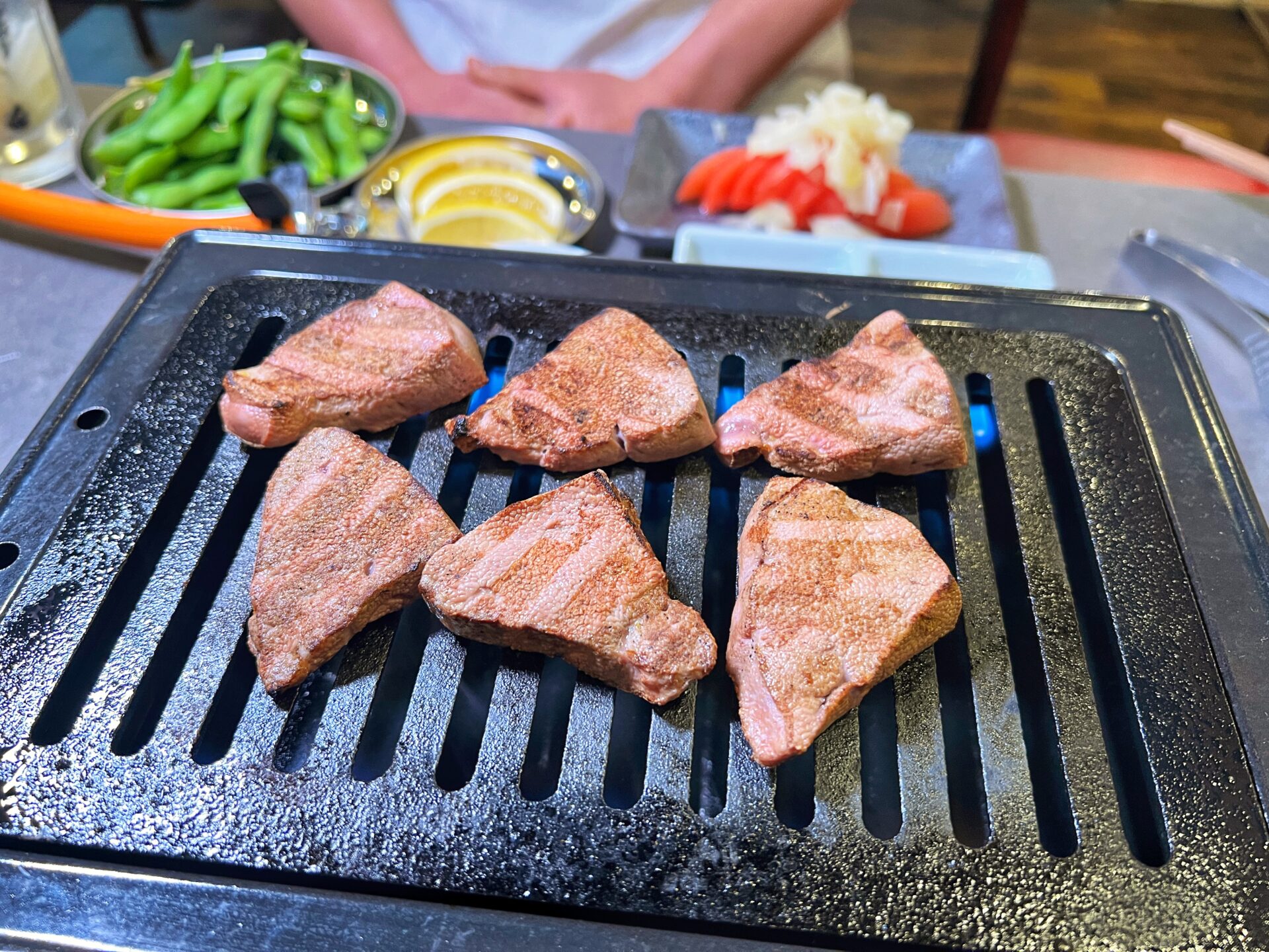 越谷市「ホルモンまめちゃん」昼飲みもできるペット可なホルモン焼肉の新店