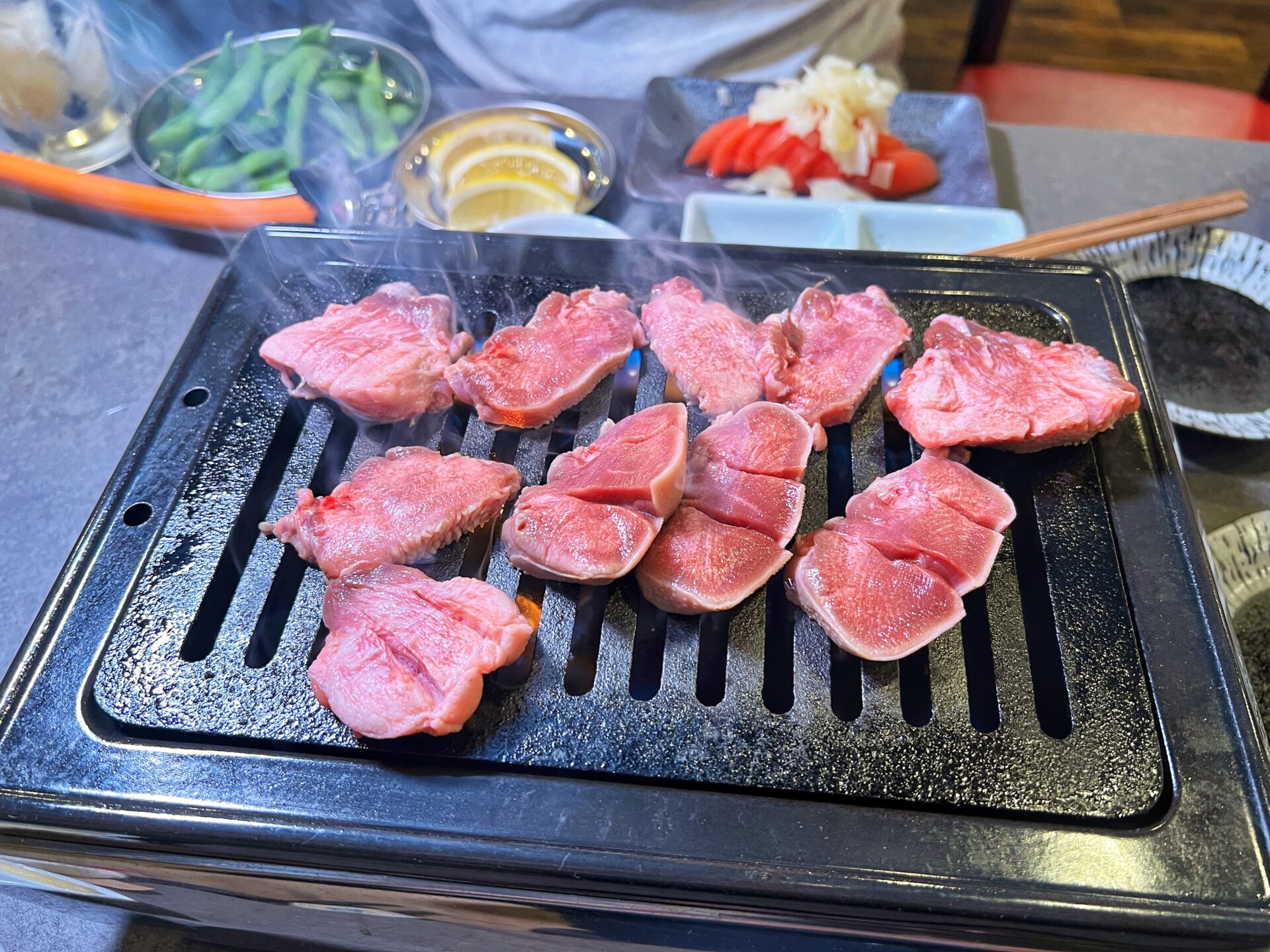 越谷市「ホルモンまめちゃん」昼飲みもできるペット可なホルモン焼肉の新店