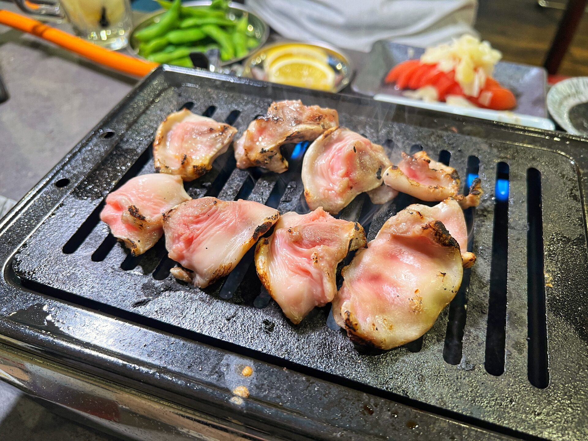 越谷市「ホルモンまめちゃん」昼飲みもできるペット可なホルモン焼肉の新店