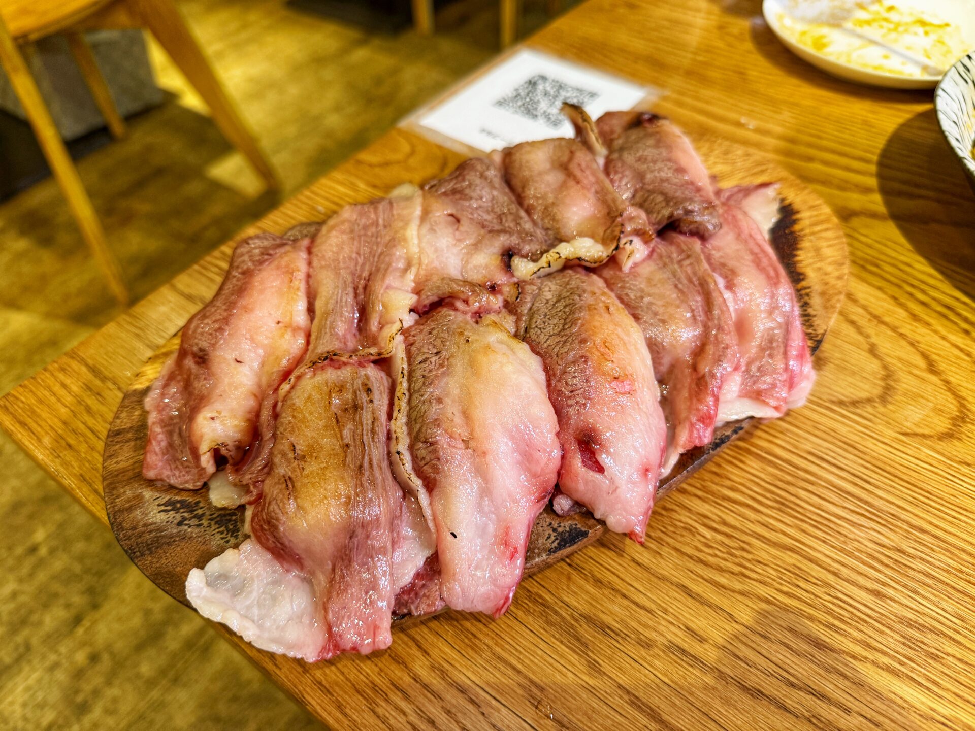 さいたま市「肉居酒屋HAL 南浦和店」1ポンドの塊肉にデカ海老ビアヒージョの新店！