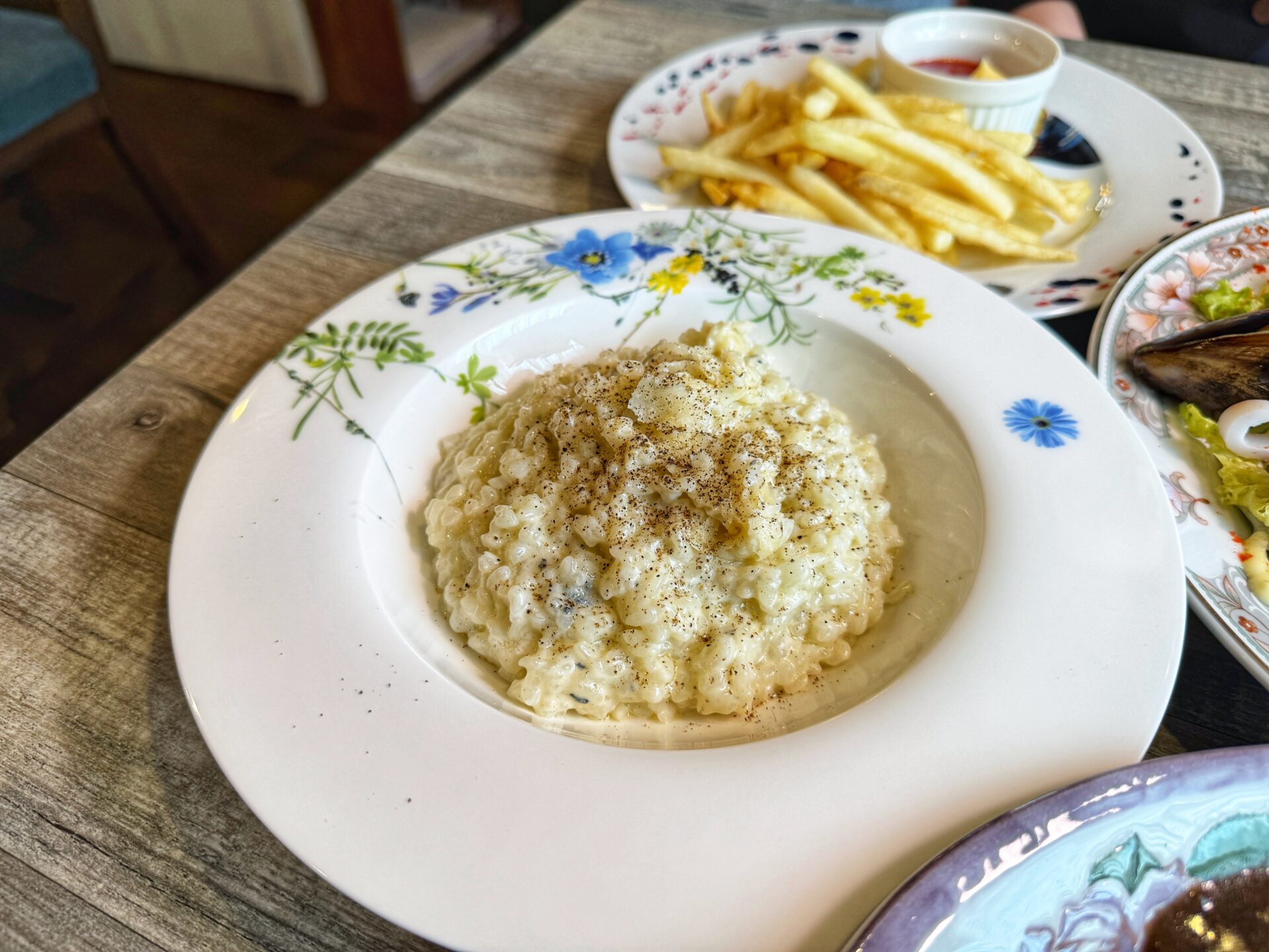 越谷市「カフェレストラン喫茶ココチーノ」ぷるぷる半熟オムライスが絶品のレトロ喫茶
