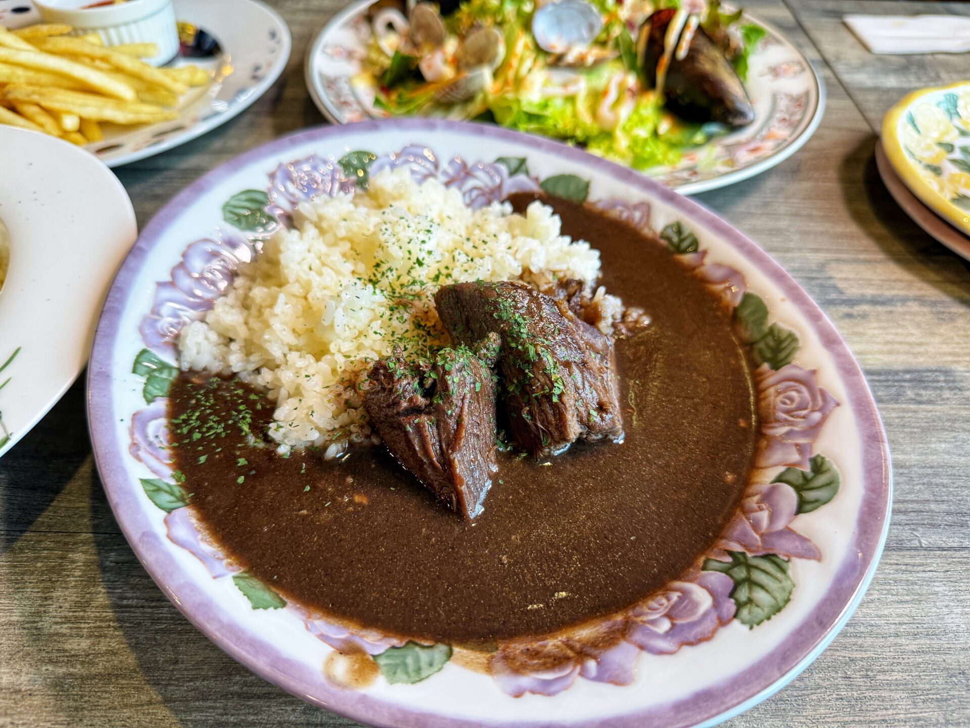 越谷市「カフェレストラン喫茶ココチーノ」ぷるぷる半熟オムライスが絶品のレトロ喫茶