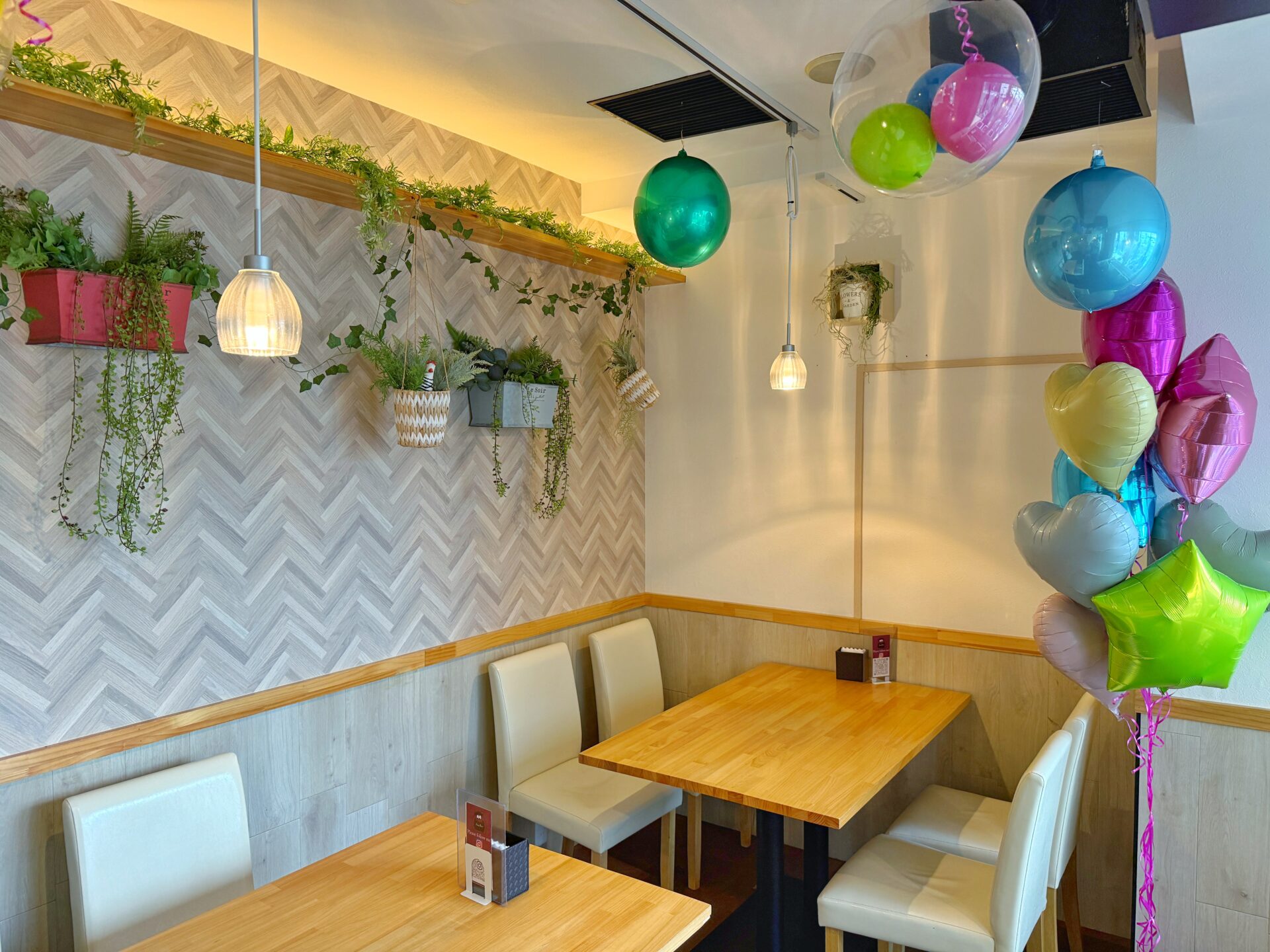 久喜市「アサイー工房久喜店」クラッキングアサイー登場！ハワイアン個室ありのお店がオープン