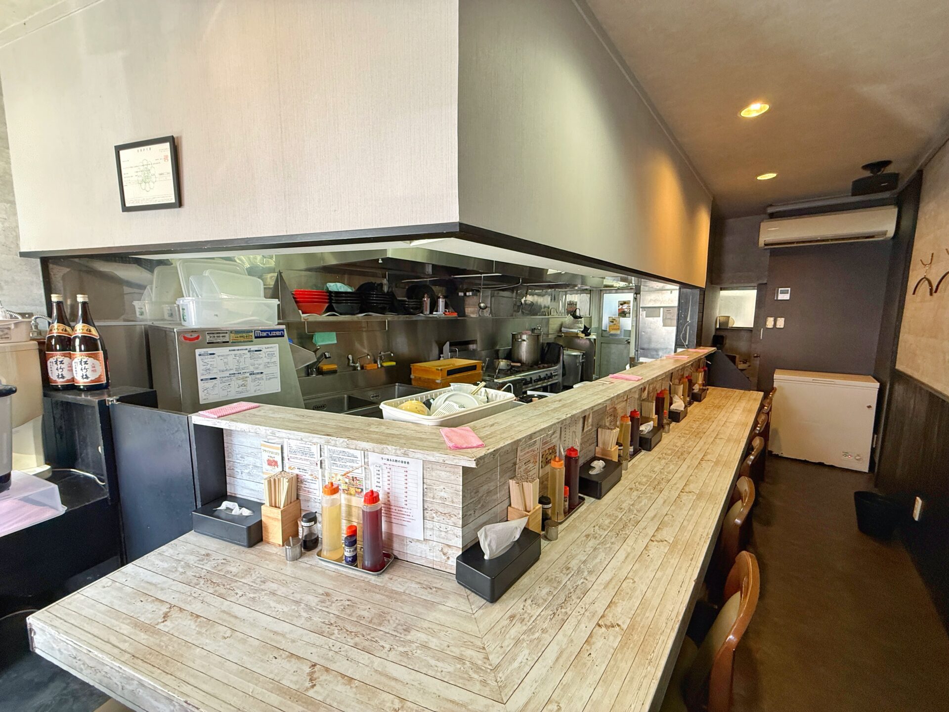 越谷市「まぜまぜ怪獣 越谷駅前店」特盛までいつでも無料！油そばのデカ盛りチャレンジも発見