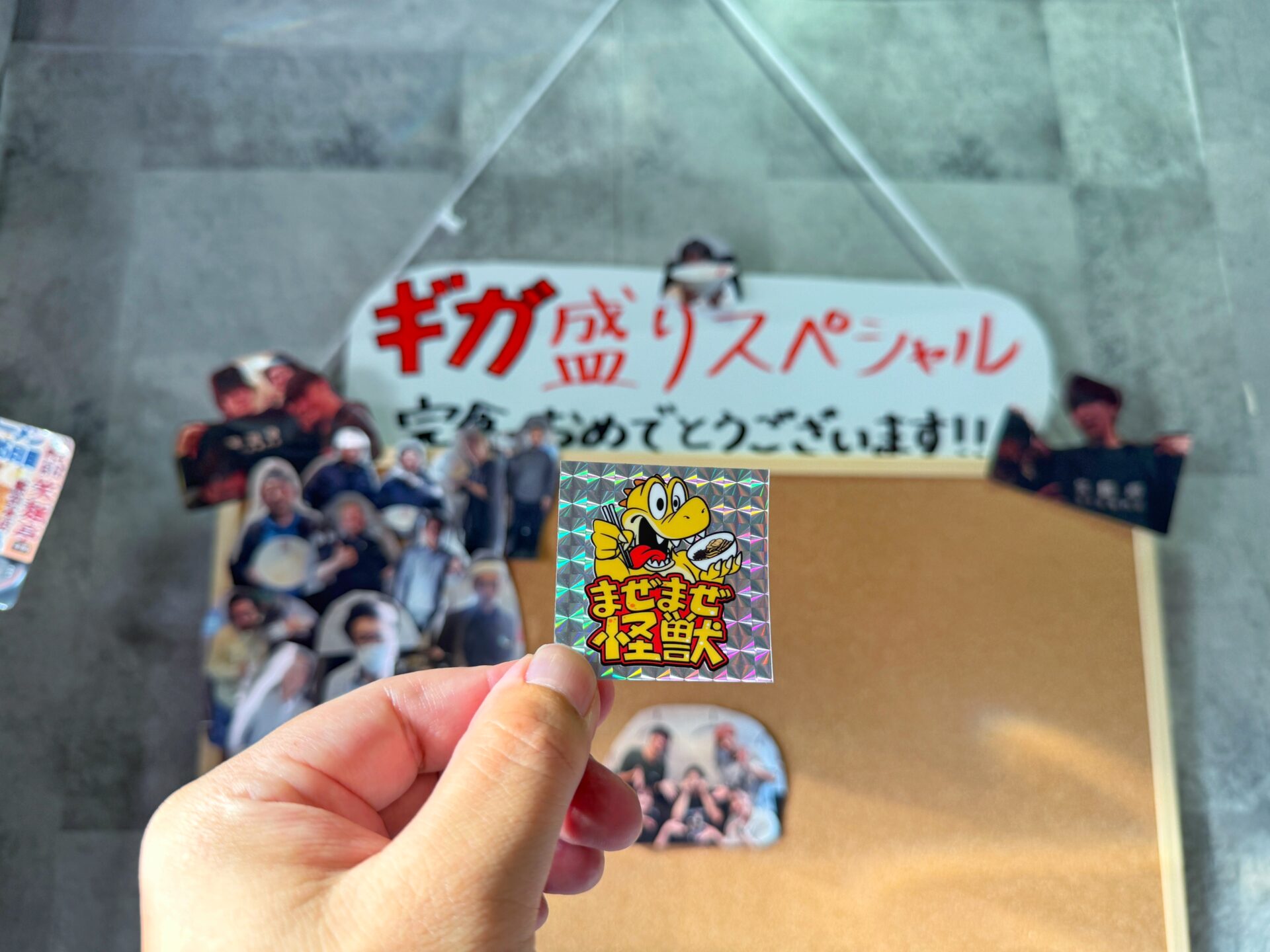 越谷市「まぜまぜ怪獣 越谷駅前店」特盛までいつでも無料！油そばのデカ盛りチャレンジも発見