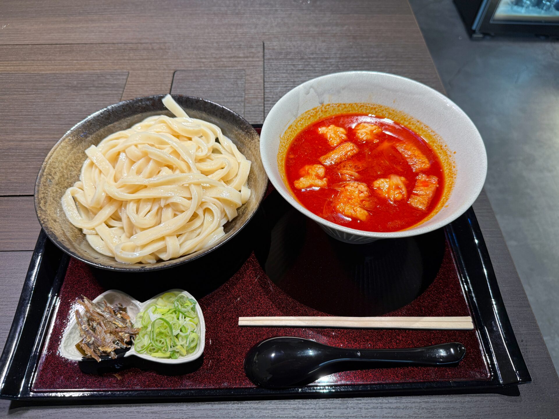 新座市「ホルモンうどん焼肉酒場 志木本陣」黒毛和牛の旨辛ホルモン汁うどんと爆安セット