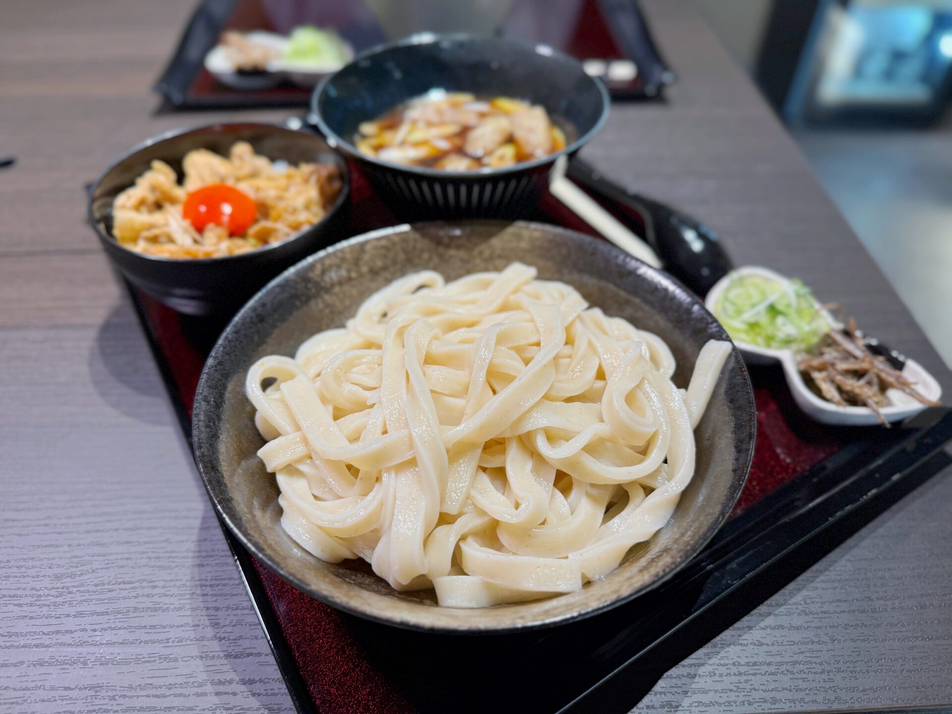 新座市「ホルモンうどん焼肉酒場 志木本陣」黒毛和牛の旨辛ホルモン汁うどんと爆安セット